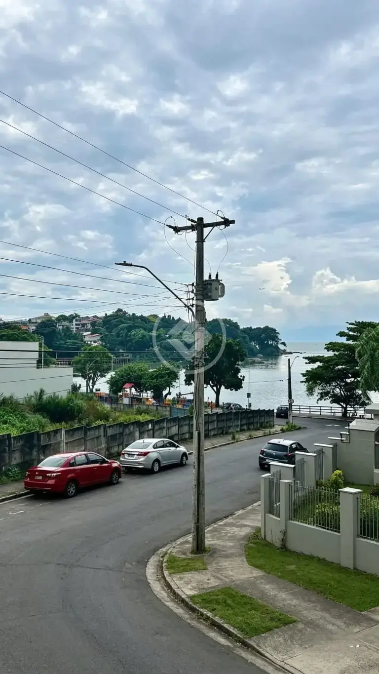 Apartamento para Venda 3 Dormitórios sendo 1 Suíte com Vista Mar, Bom Abrigo - Florianópolis