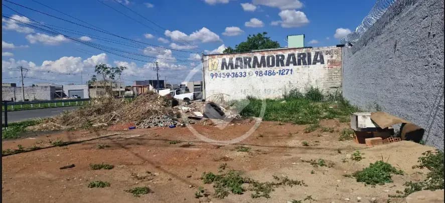 Lote de esquina! Ótima Localização!