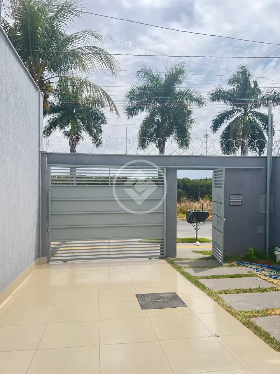 LINDA CASA DE ALTO PADRÃO COM ACABAMENTO DIFERENCIADO