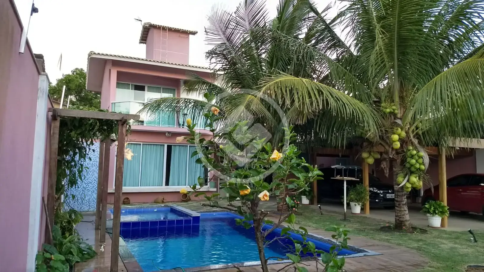 Casa Duplex elegante e charmosa. Uma vida concilidada com o mar, a natureza e a lagoa de nova guarapari. Vista panorâmica da nova guarapari e piscina para toda a familia.