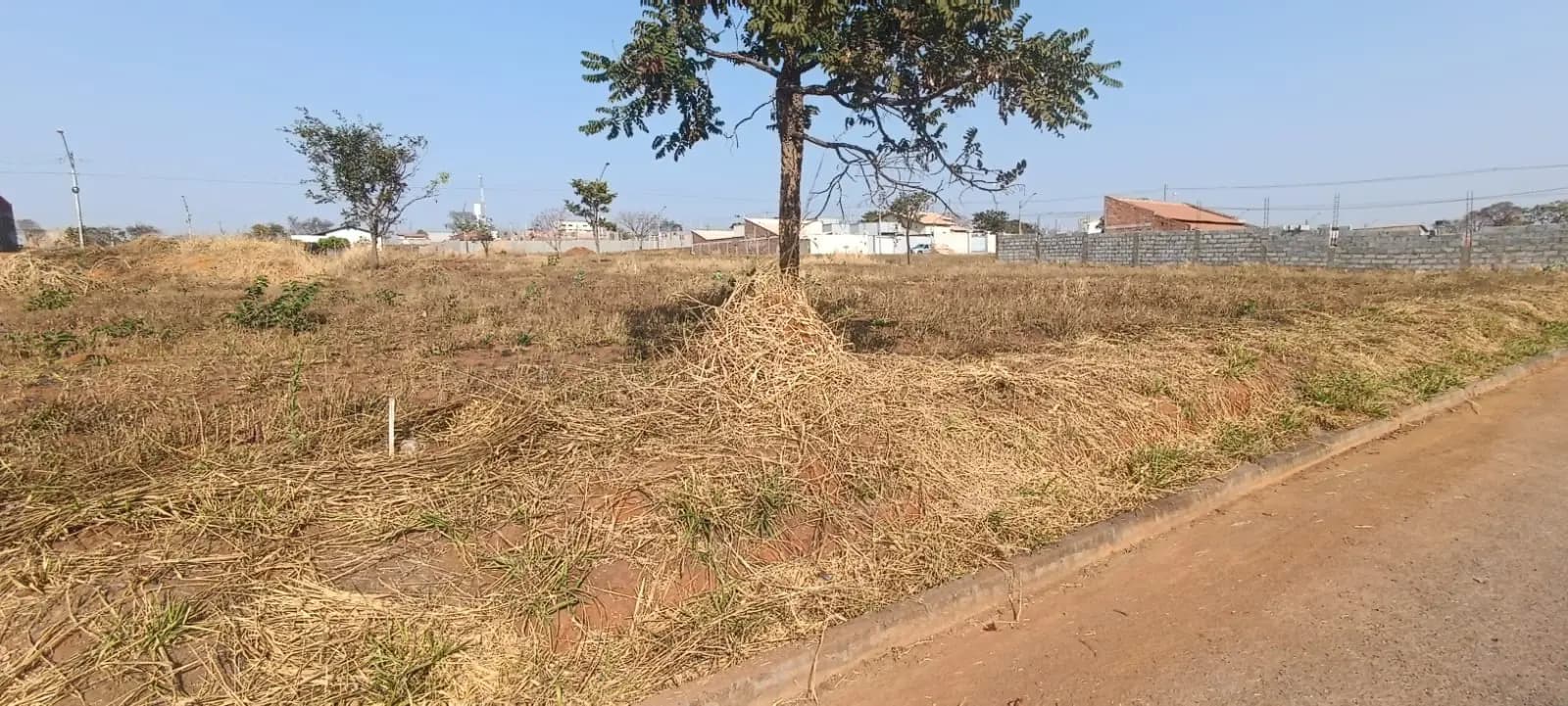 Hidrolândia - Lote à Venda no Portal das Águas