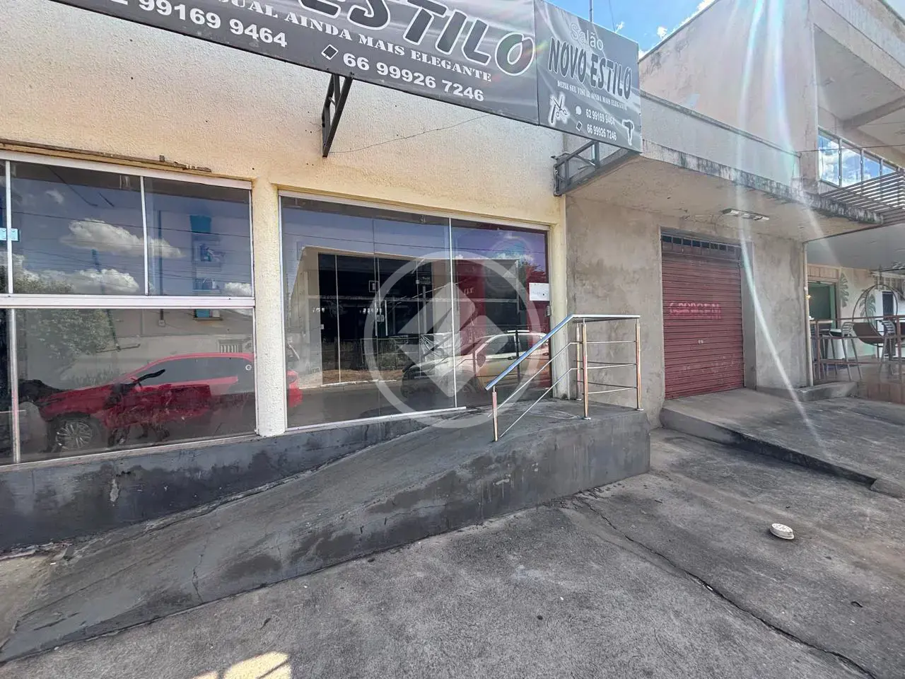 Imóvel à venda no Centro de Hidrolândia-GO com 2 casas e 2 salas comerciais
