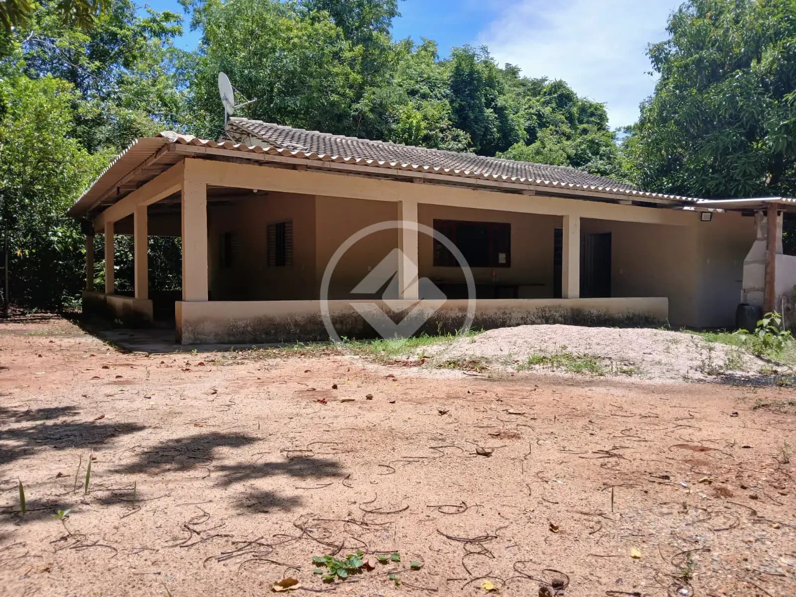 Chácara com 5.500 m² e Fundo para o Rio Dourados à Venda em Professor Jamil-GO
