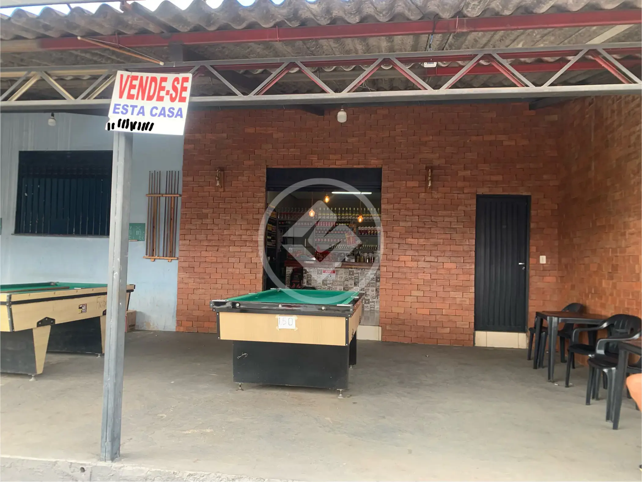 CASA COM 2 PONTOS COMERCIAIS + GARAGEM PARA 7 CARROS – EXCELENTE OPORTUNIDADE!