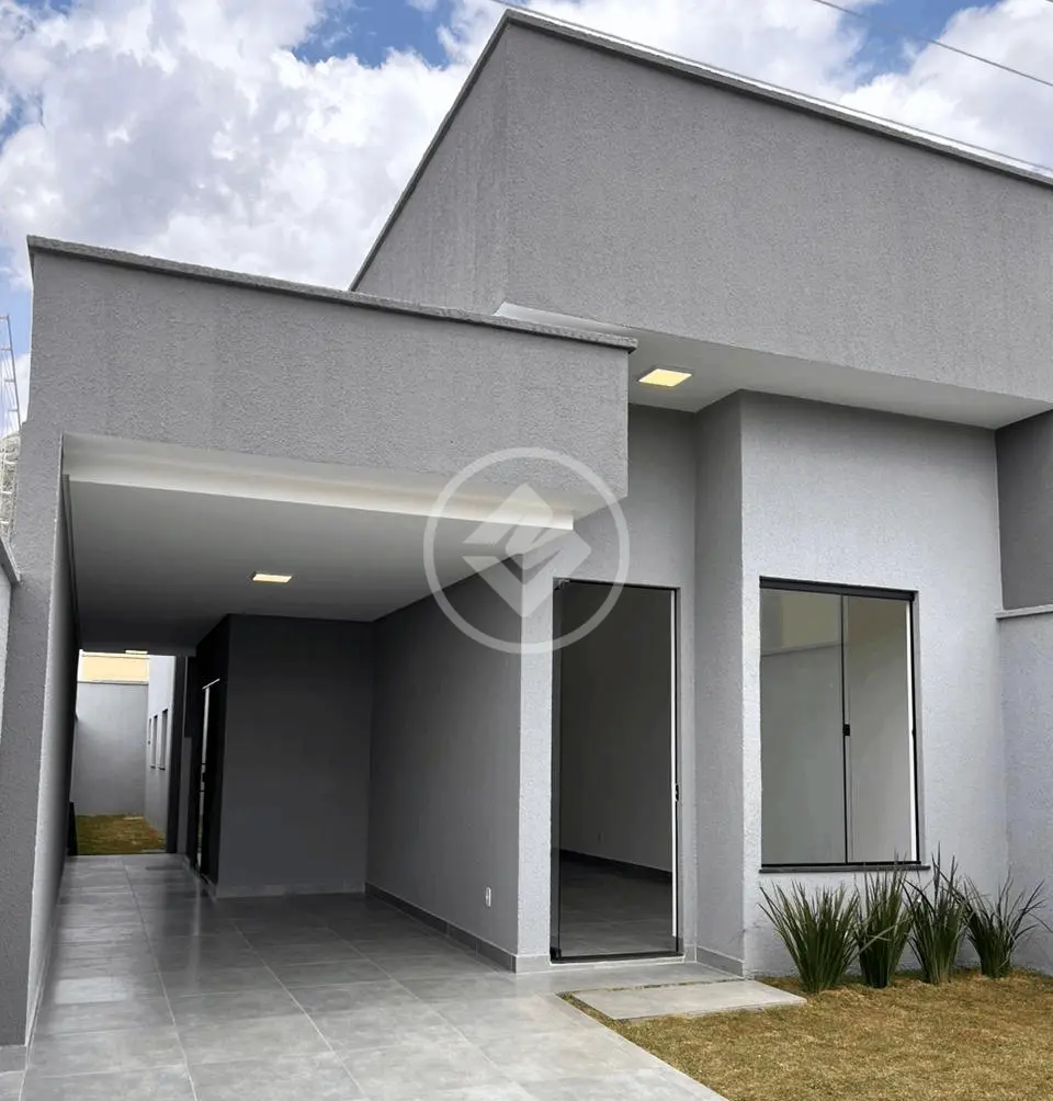 Casa a venda no Setor São Francisco, com 166 m²sendo 114 m² de área construída.