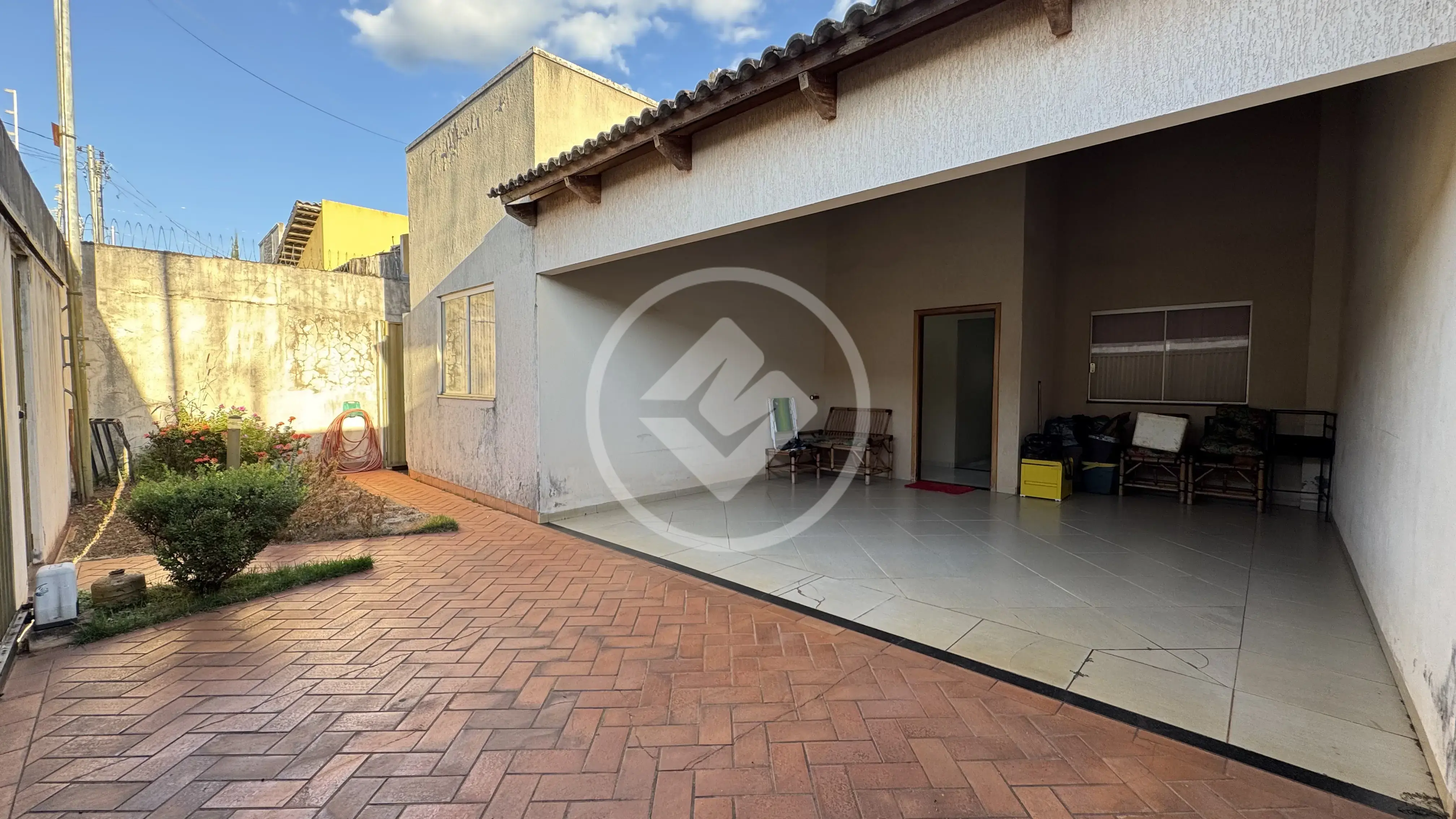 Casa ampla com 3 quartos (1 suíte), quintal e portão eletrônico – excelente oportunidade!