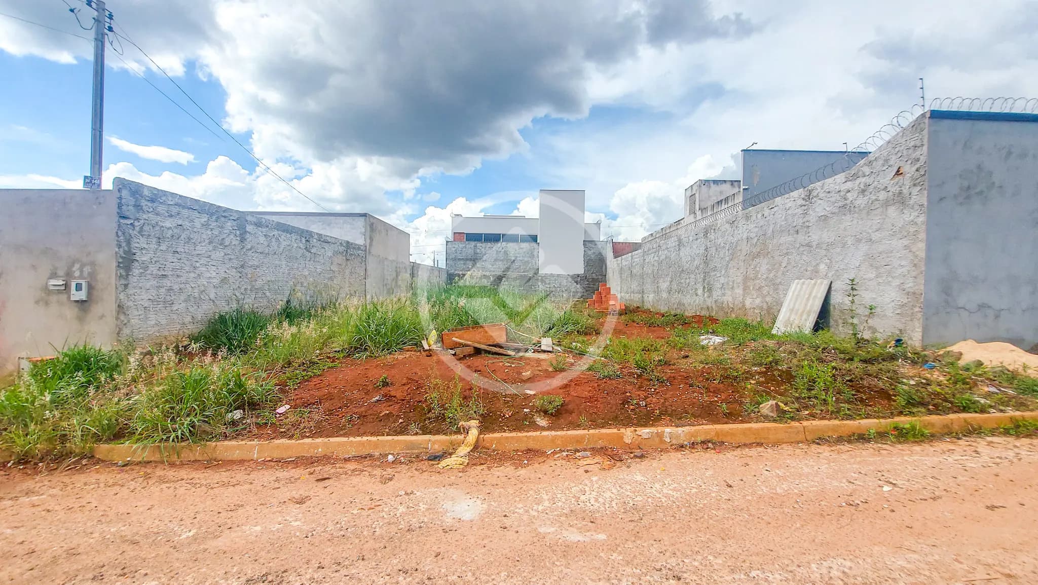 Terreno plano de 300m2 no Residencial das Brisas II, em Jataí!