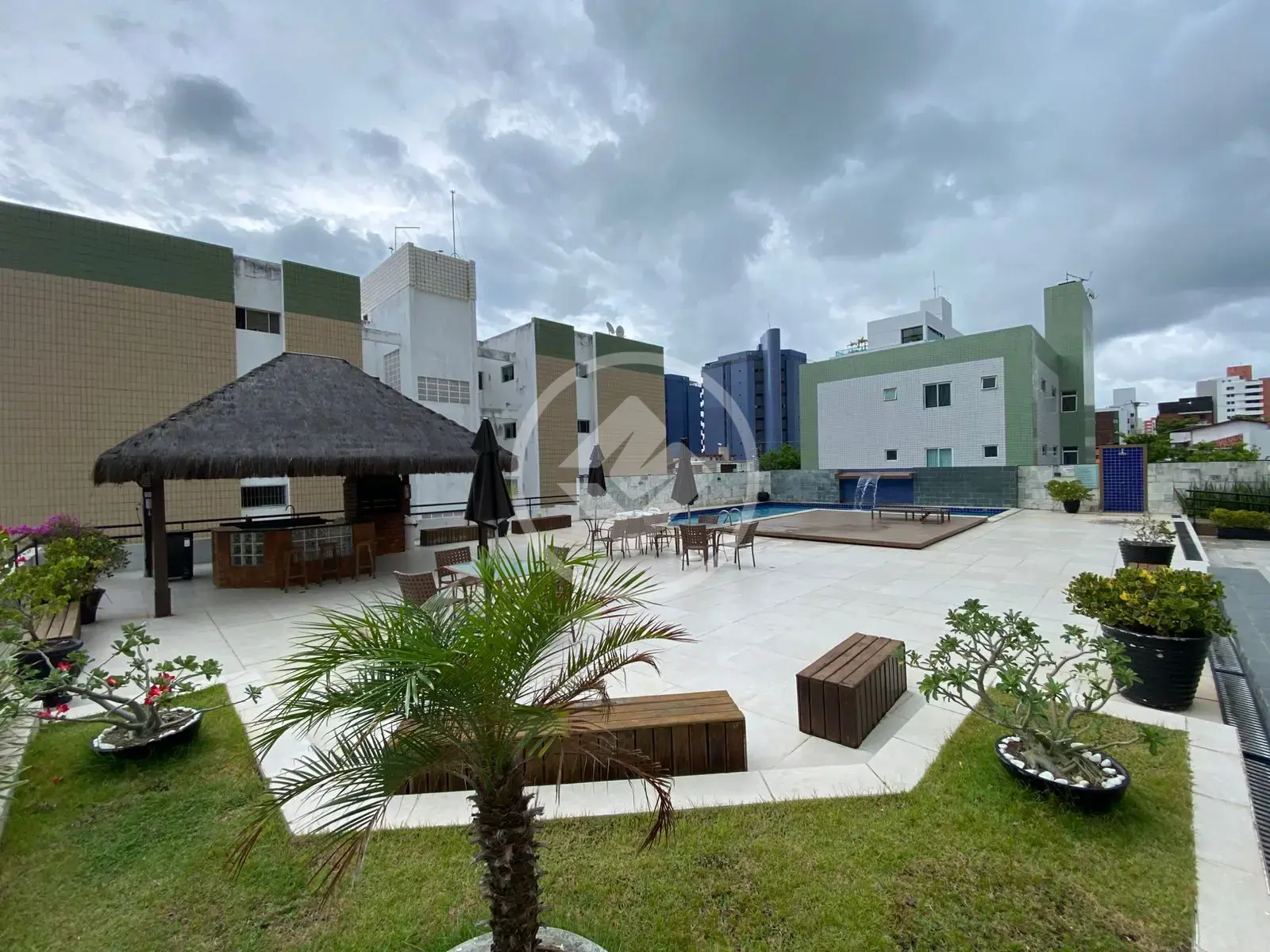 111m² a 2 quadras da praia de Intermares | 3 quartos, suíte master com closet