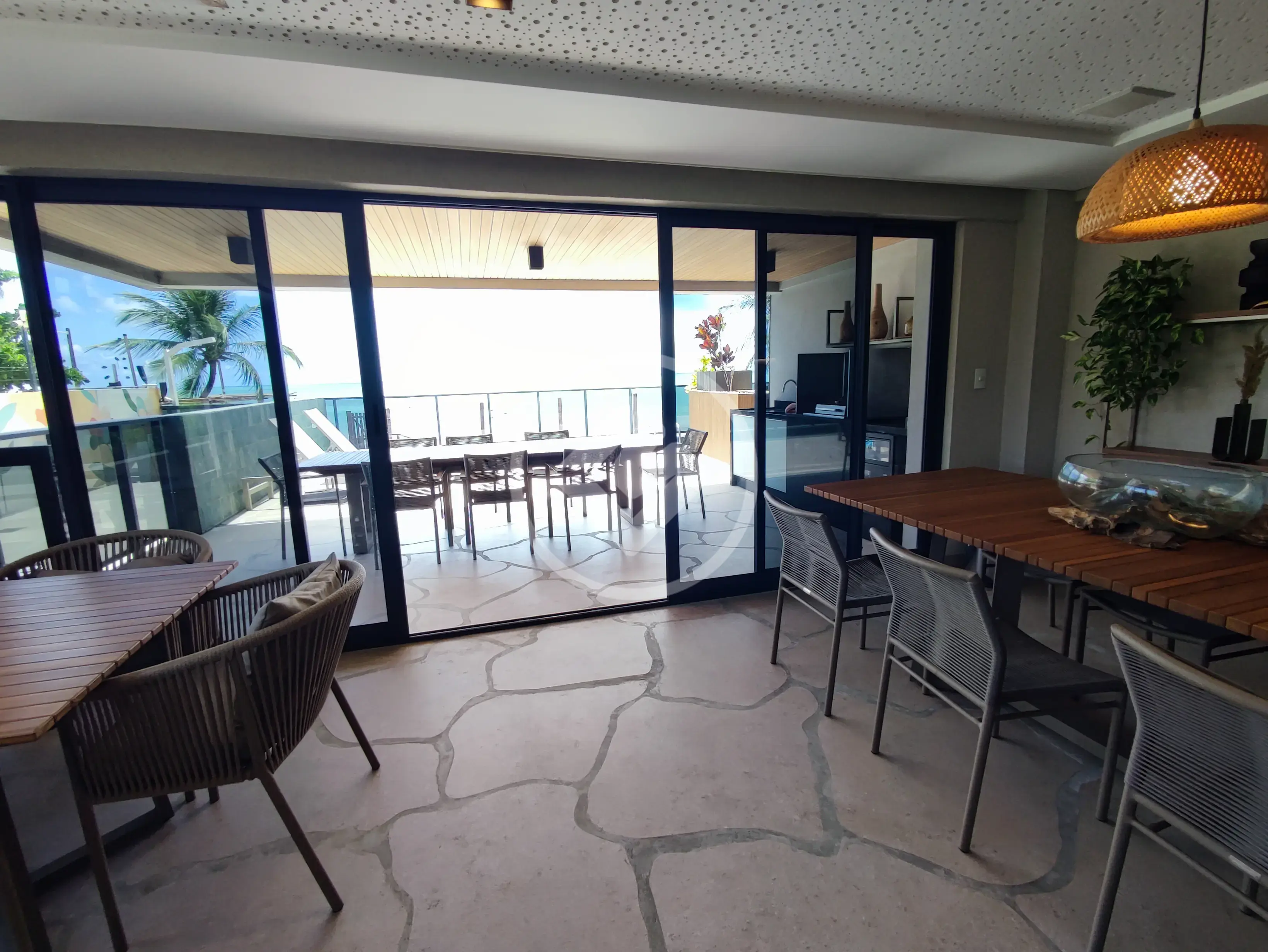 Pé na areia em Camboinha com 175m² e vista definitiva para o mar