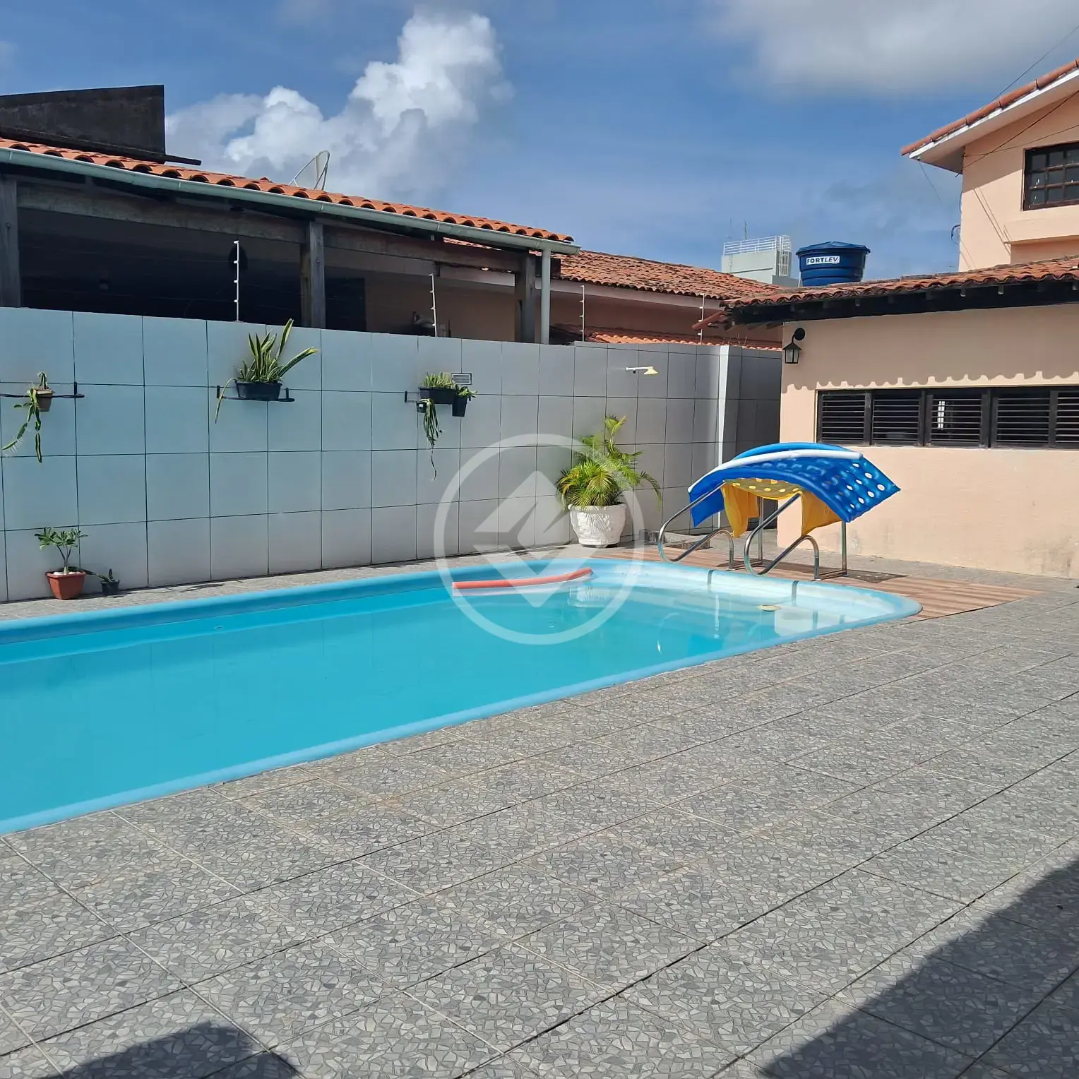 Casa ampla com área de lazer completa nos Bancários – excelente localização!