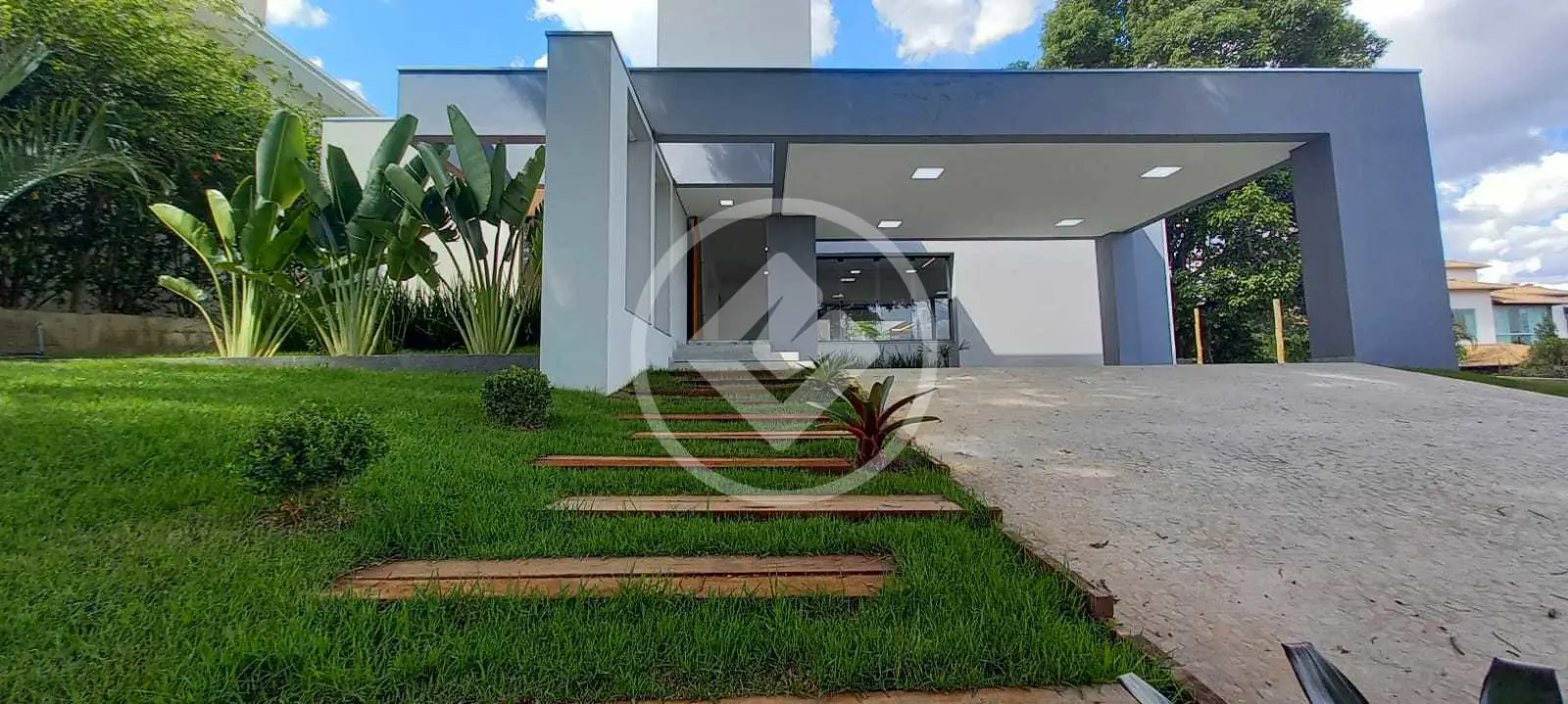 Casa Alto Padrão 3 quartos com piscina - Condomínio Sonho Verde