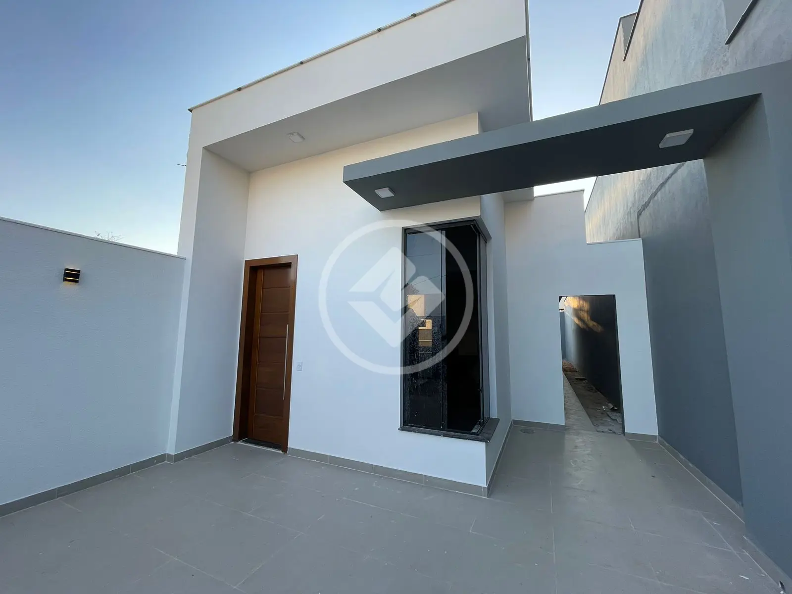 Casa 02 quartos (01 suíte) - 03 vagas de garagem - excelente localização - Quintal amplo - Bairro Jardim Imperial - Lagoa Santa/MG