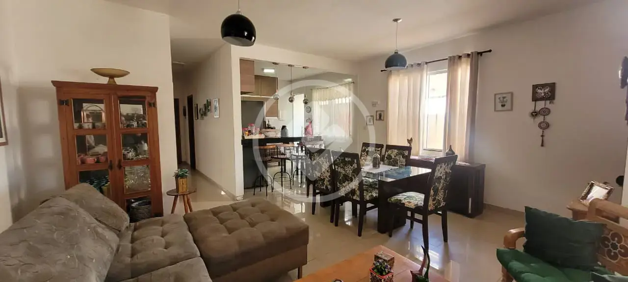 Casa 03 quartos com 01 suíte - 04 vagas cobertas de garagem - quintal amplo - imóvel com excelente localização em Lagoa Santa/MG - Bairro Lundcea II
