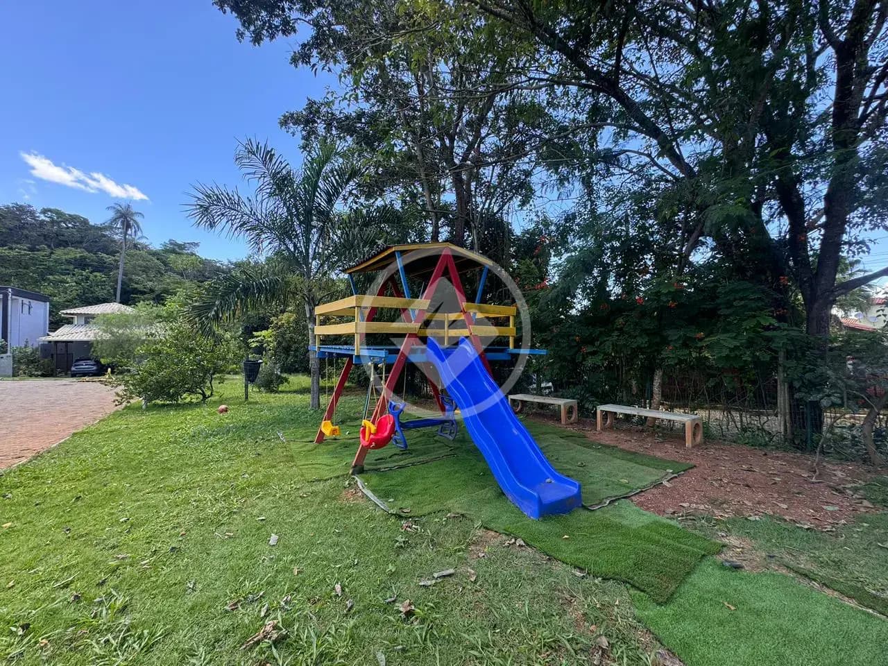 LOTE EM CONDOMÍNIO PRÓXIMO DA LAGOA