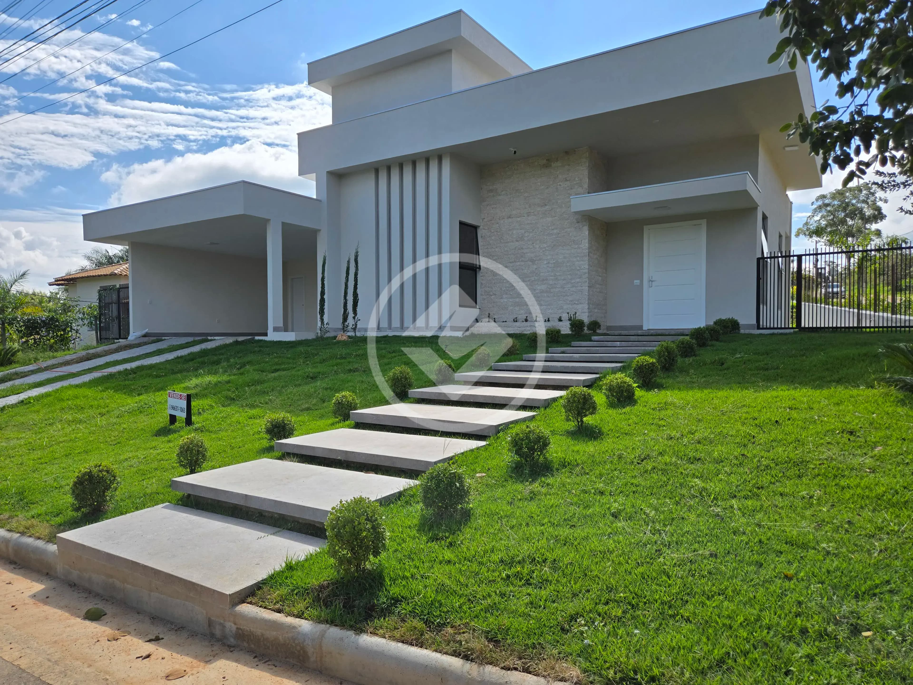 CASA EM CONDOMINIO 4 QUARTOS COM SUÍTE - CONDOMÍNIO VALE DO LUAR / MY BROKER