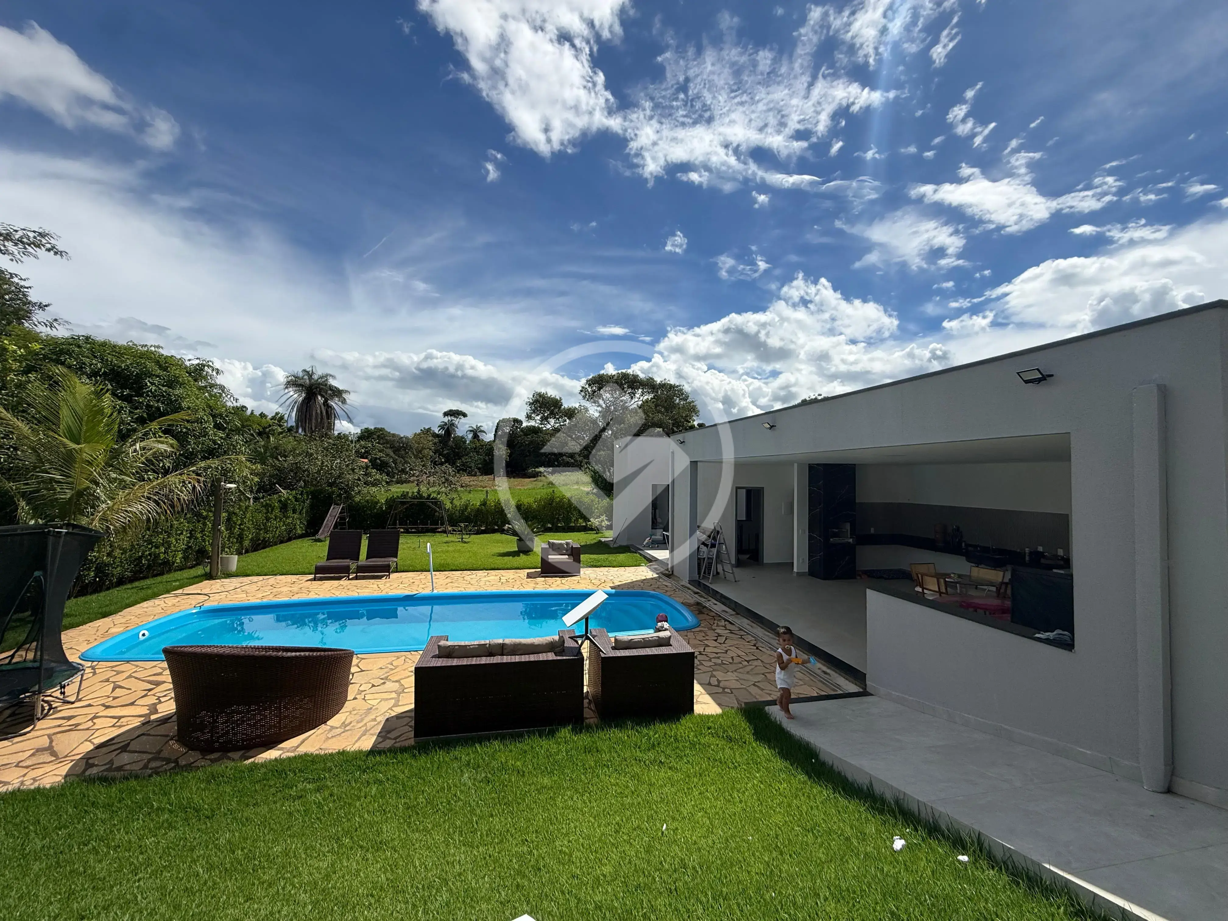 Casa Porteira fechada no Condomínio Morada do Lago, 4 quartos, closet área gourmet ampla , piscina.