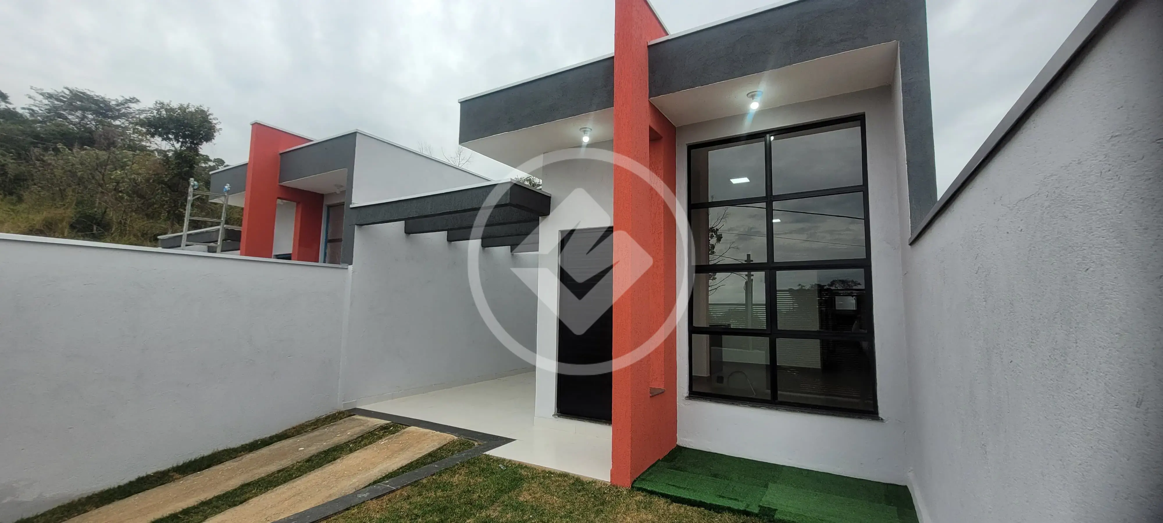 Lagoa Santa/MG - 03 quartos (01 suíte) - área gourmet com lavabo - 02 vagas de garagem - salas e cozinha integradas - a 05 minutos da entrada/saída da cidade