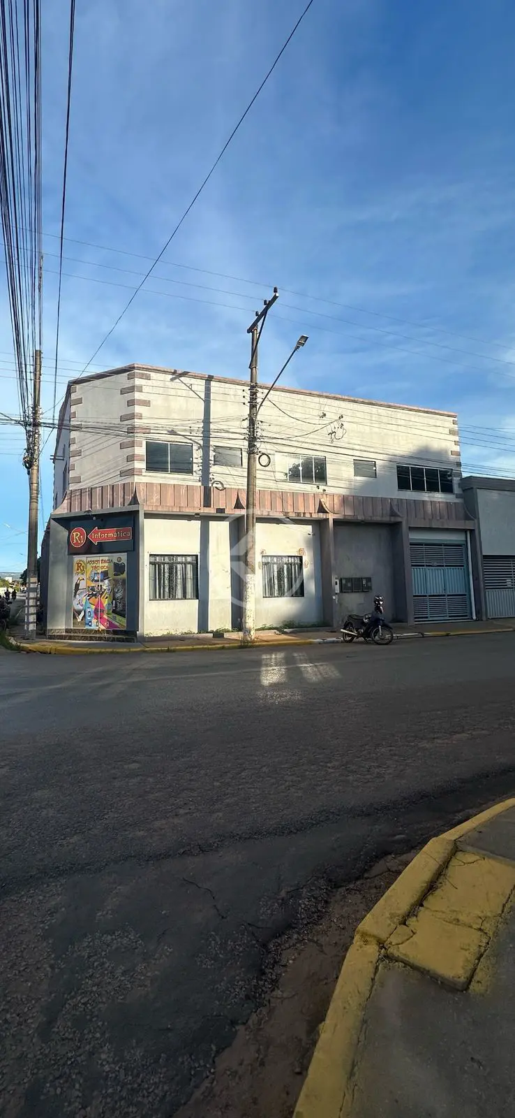 Prédio Comercial com Sobrado Residencial à Venda – Centro da Cidade