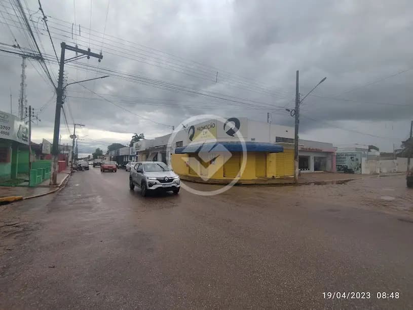 IMÓVEL COMERCIAL COM 3 SALÕES NO CENTRO