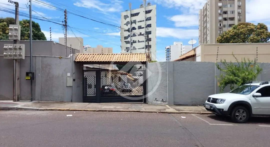 Casa a venda em condomínio fechado