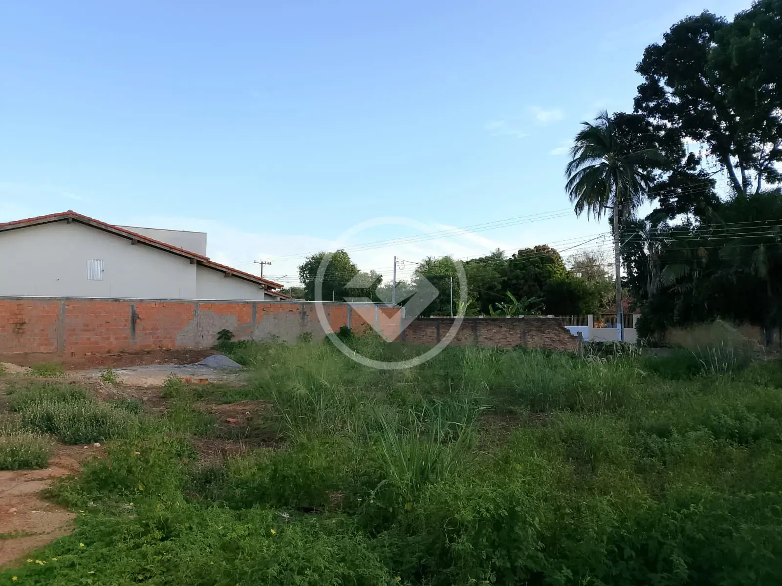TERRENO AMPLO DE ESQUINA