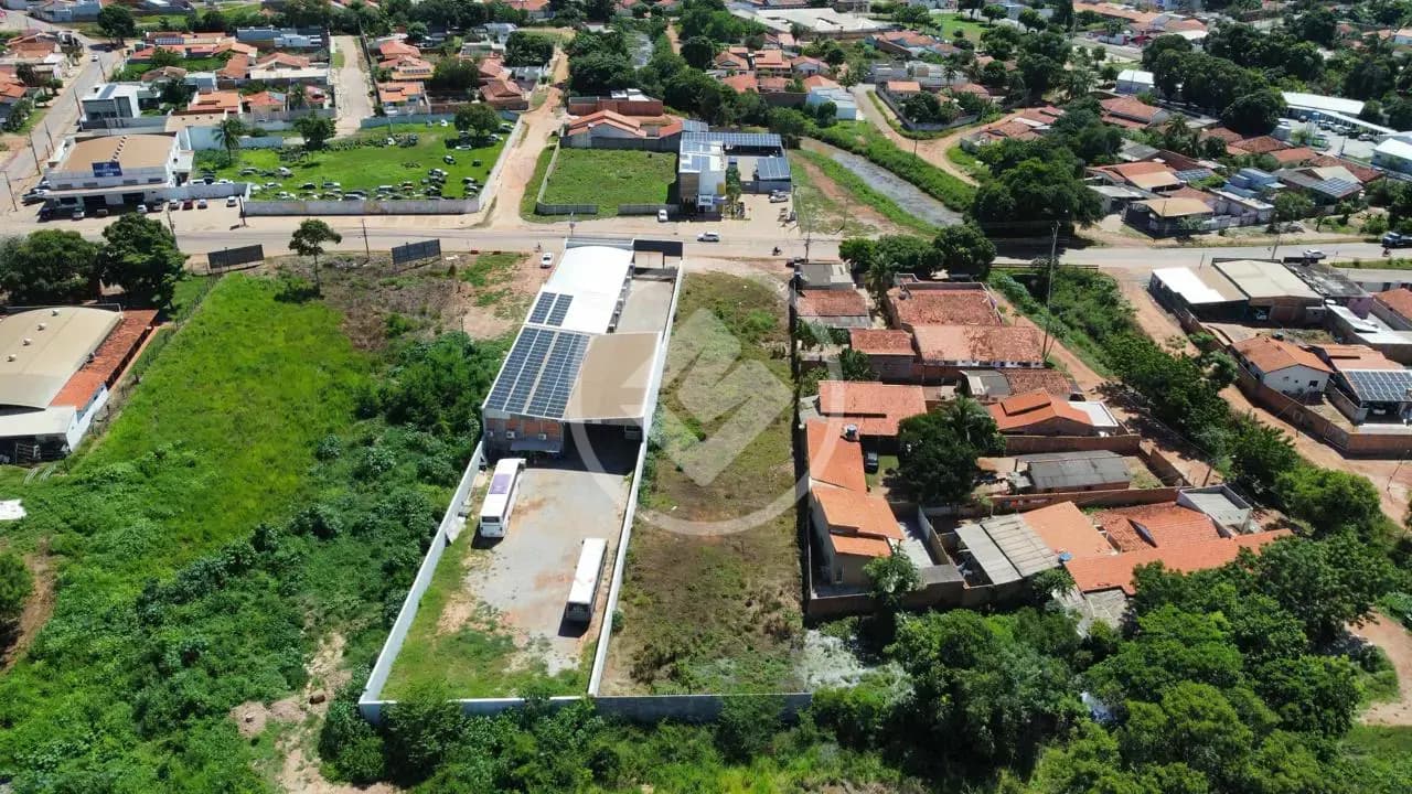 Terreno com mais de 2 mil m² na melhor avenida da cidade