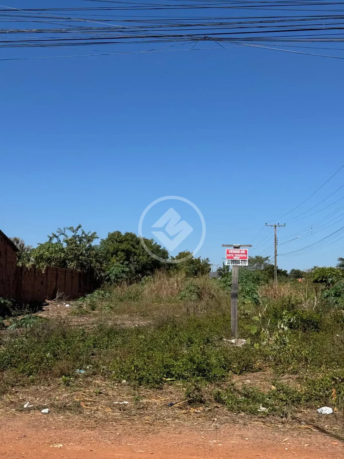 TERRENO AMPLO DE ESQUINA