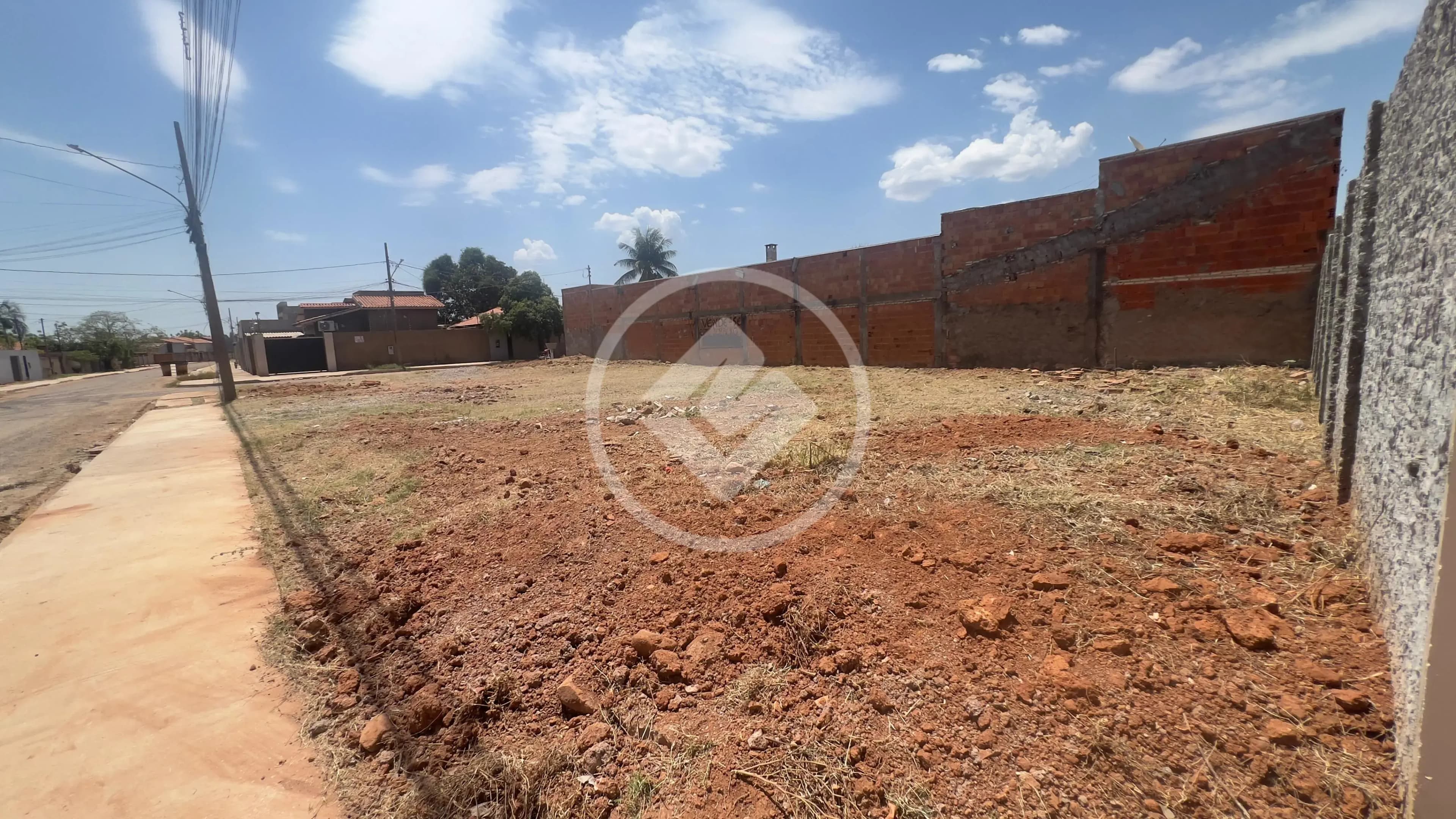 Terreno de esquina 430 m² no Cavalhada 2 – localização privilegiada! 🏡✨