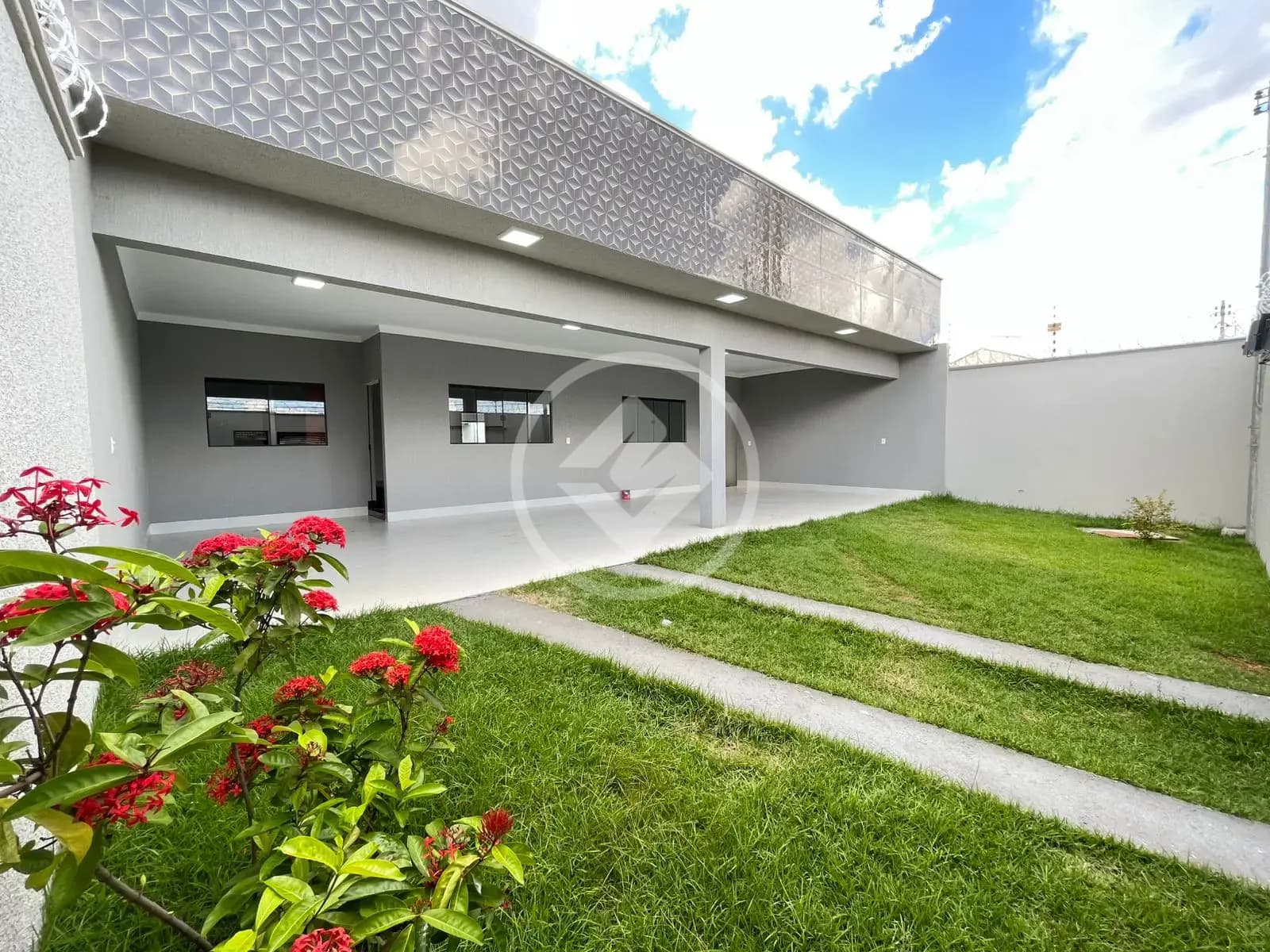 Casa 3 quartos a 6 minutos do Buriti shopping!