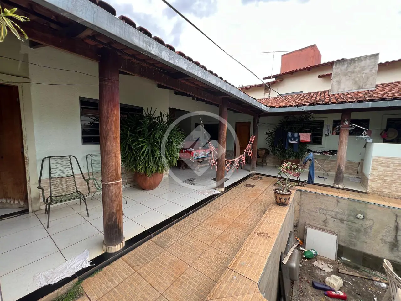 Casa com Galpão Comercial no Setor Porto Seguro
