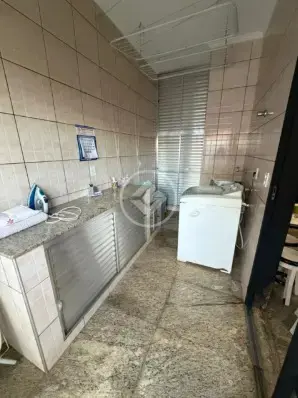 CASA COM PISCINA A VENDA NA LAGOINHA