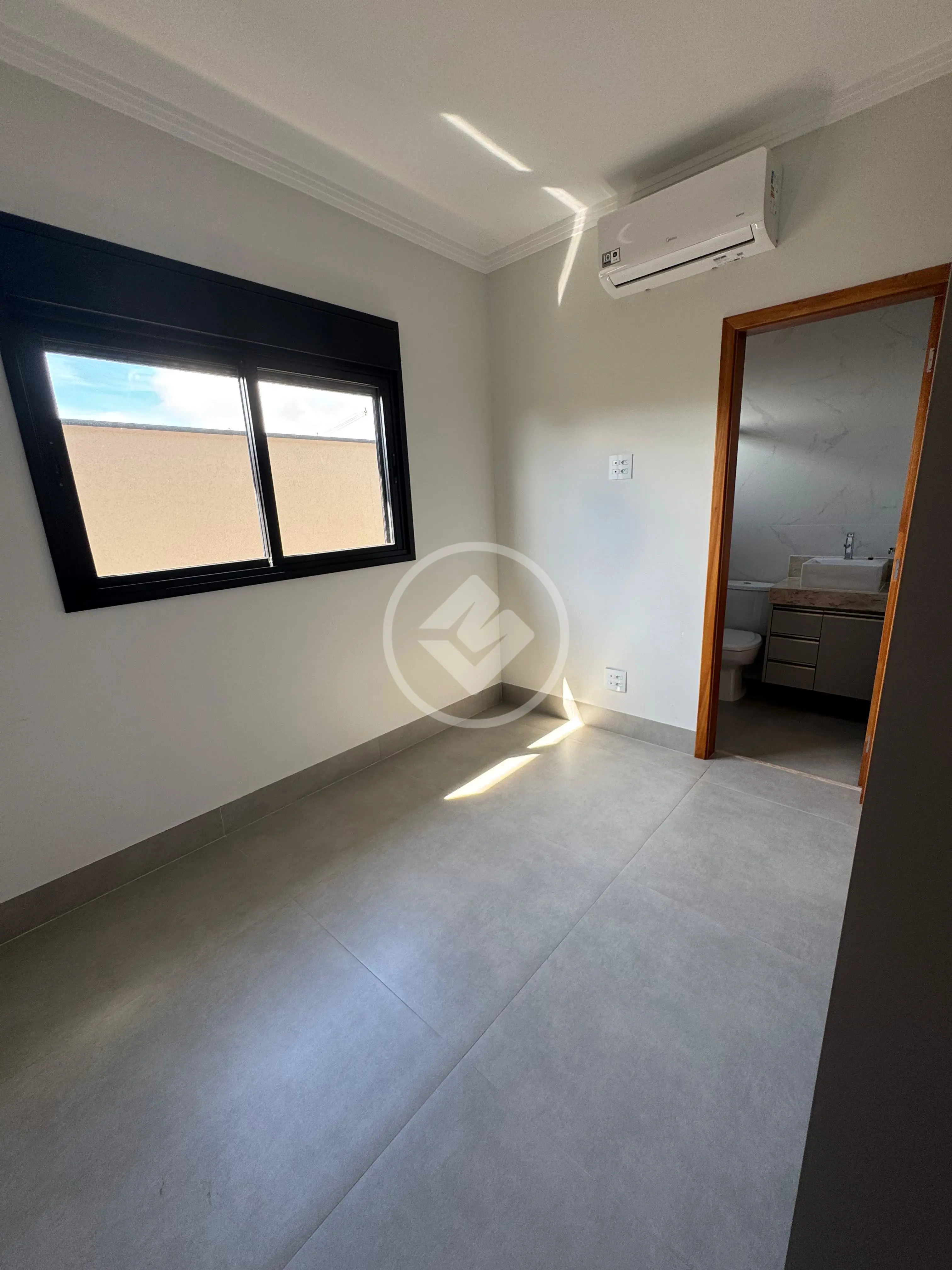 LINDA CASA NO CONDOMÍNIO QUINTA DOS VENTOS