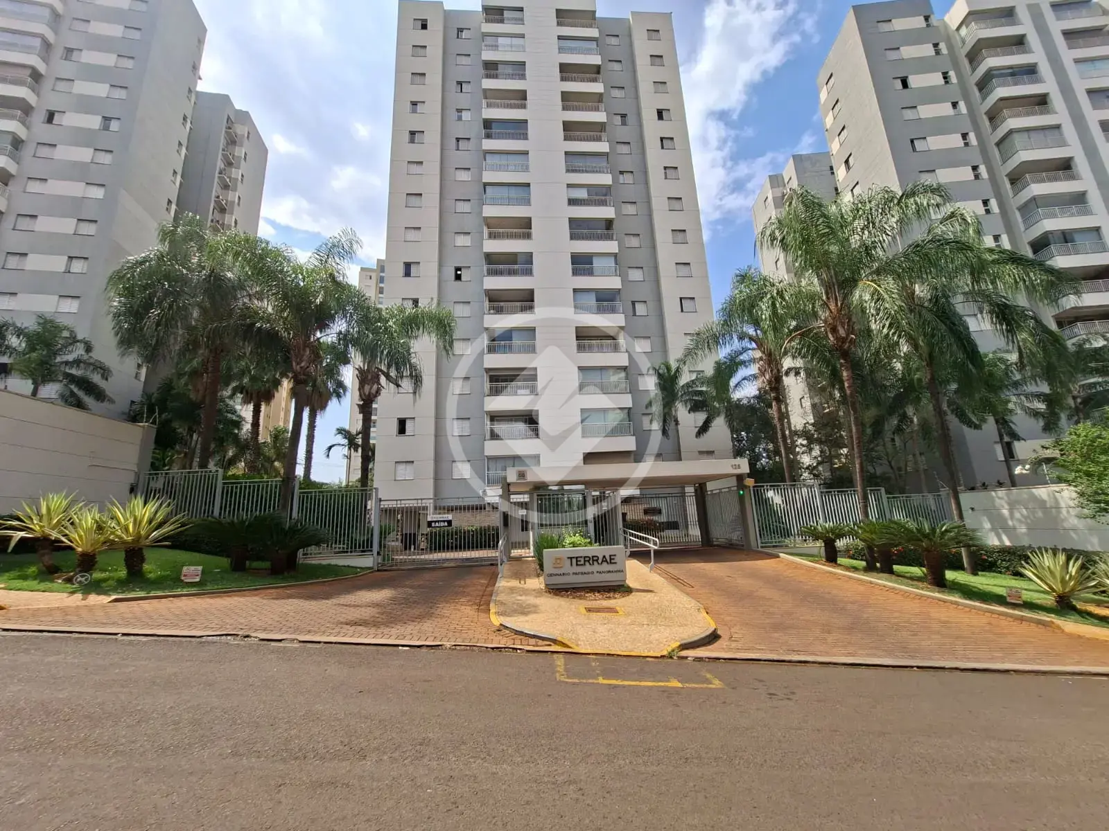 VENDE-SE APARTAMENTO MOBILIDADO NO REQUINTADO COMPLEXO GIARDINO DA COPEMA NO NOVA ALINÇA SUL.