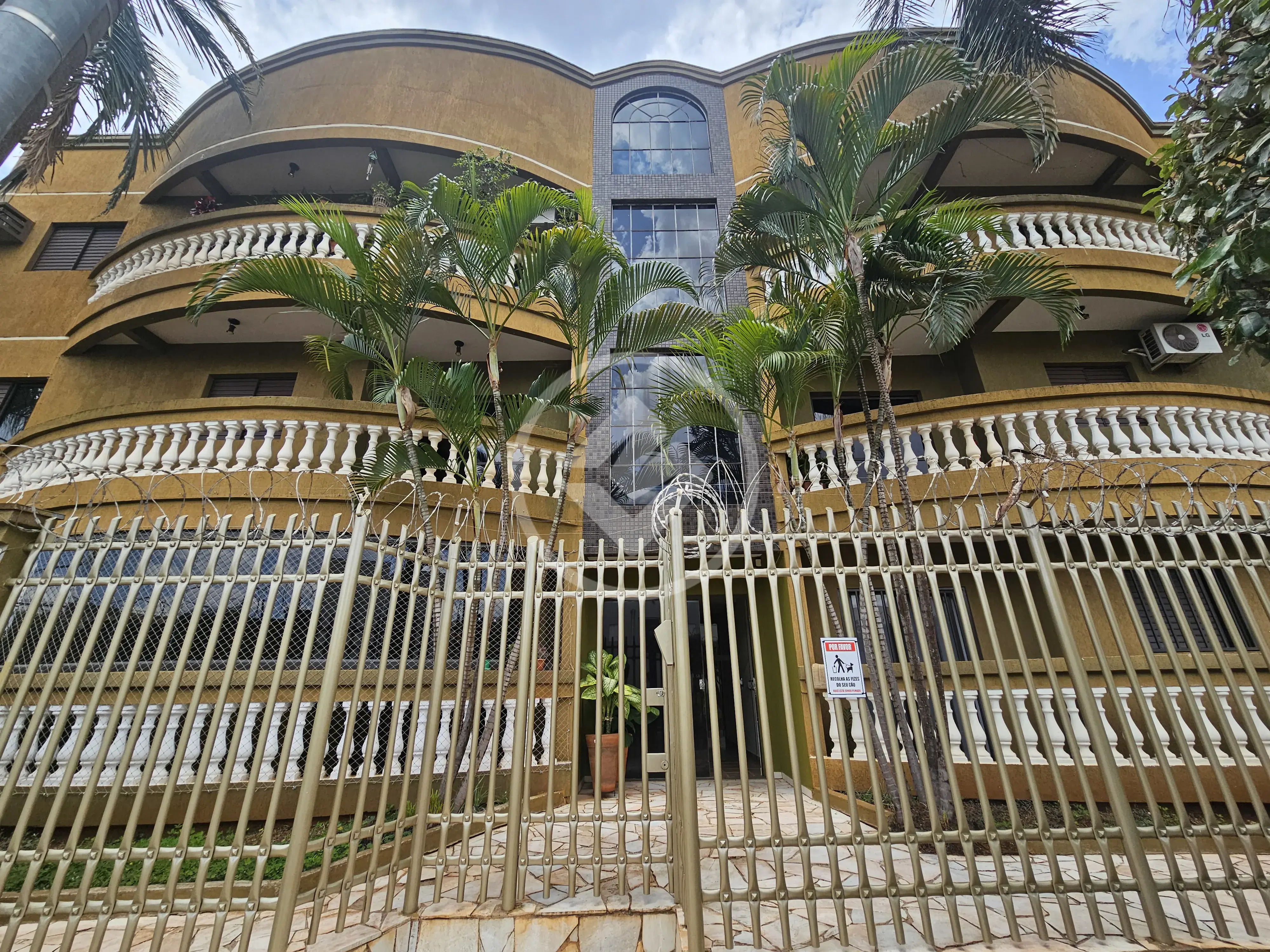 Apartamento térreo impecável no Residencial Palmares.