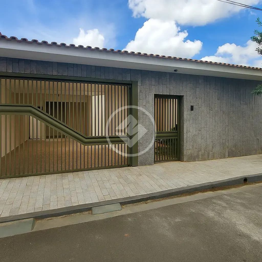 Casa a Venda no bairro Vila Tibério