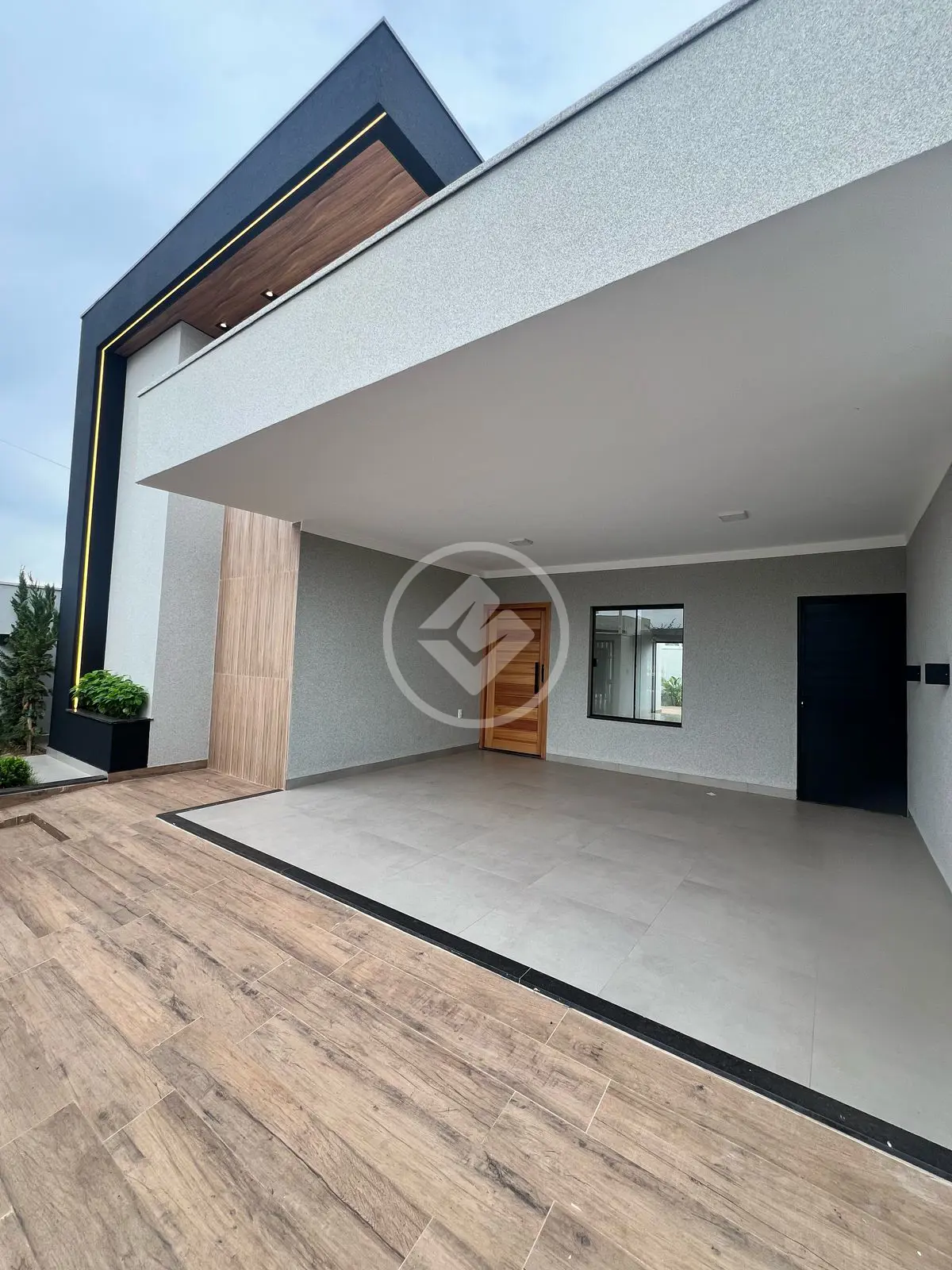 Casa novinha, fino acabamento.