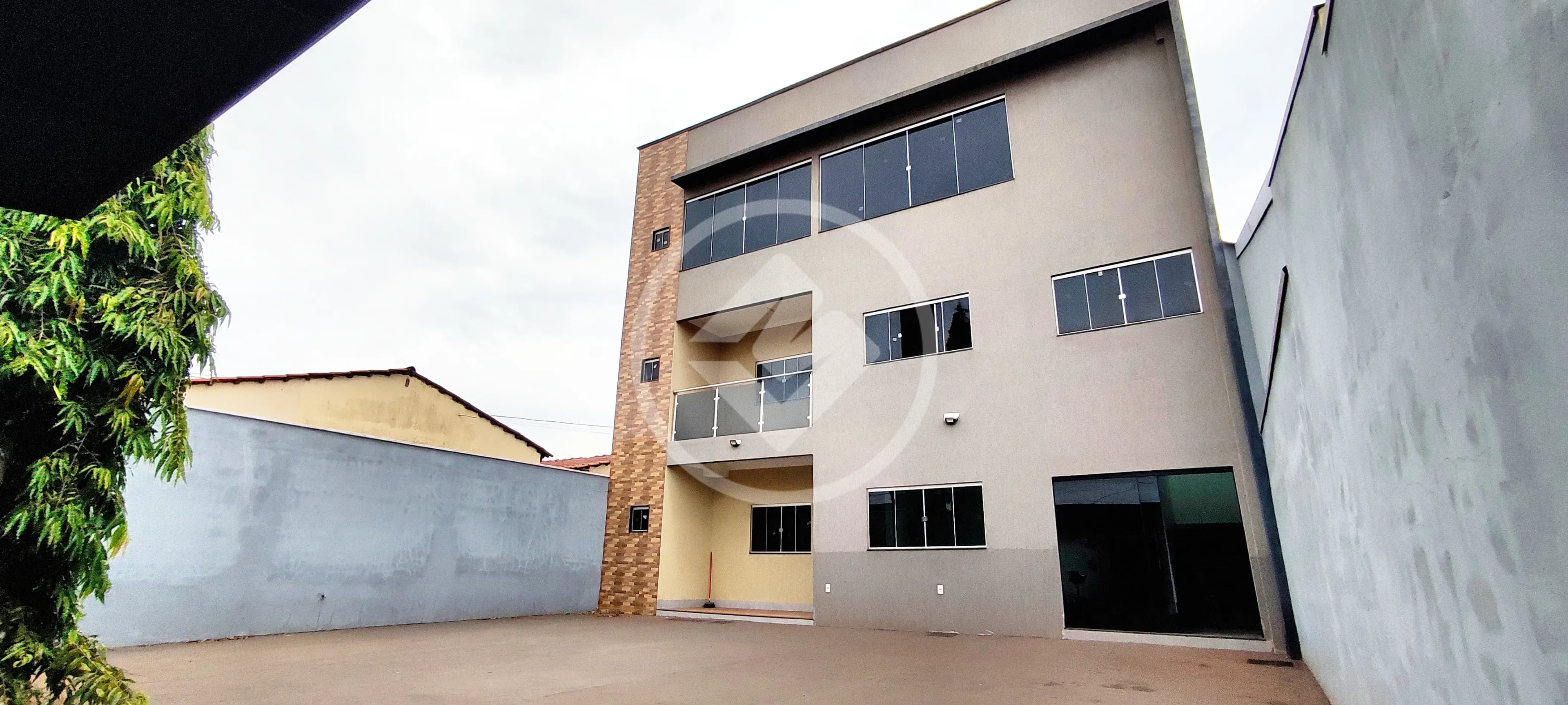 SOBRADO Á VENDA / RESIDENCIAL VENEZA