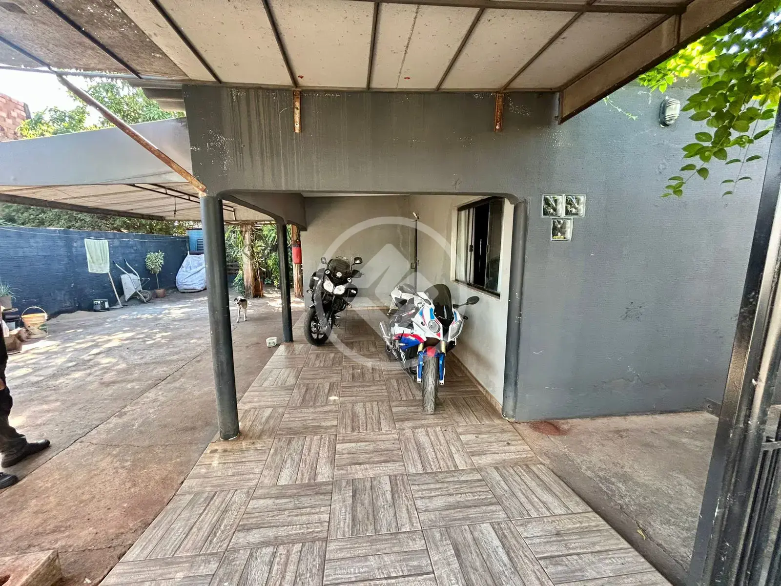 CASA Á VENDA / BAIRRO POPULAR