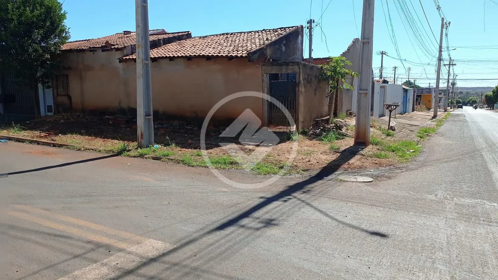 CASA Á VENDA / SETOR PAUZANES