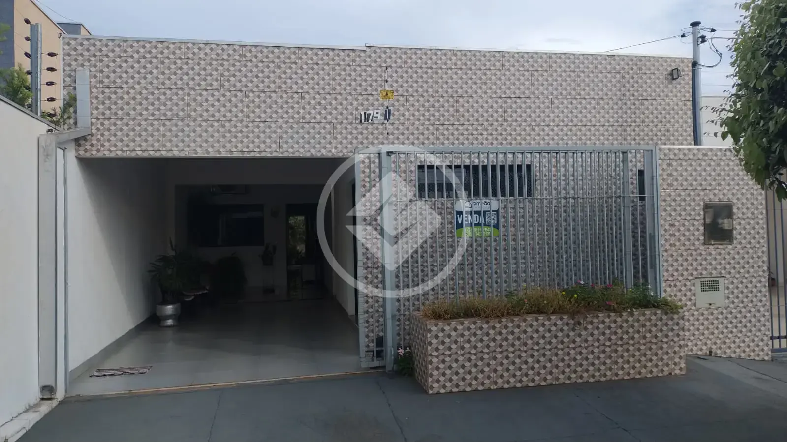 EXCELENTE CASA A VENDA EM UM DOS MELHORES BAIRROS DA CIDADE ROO