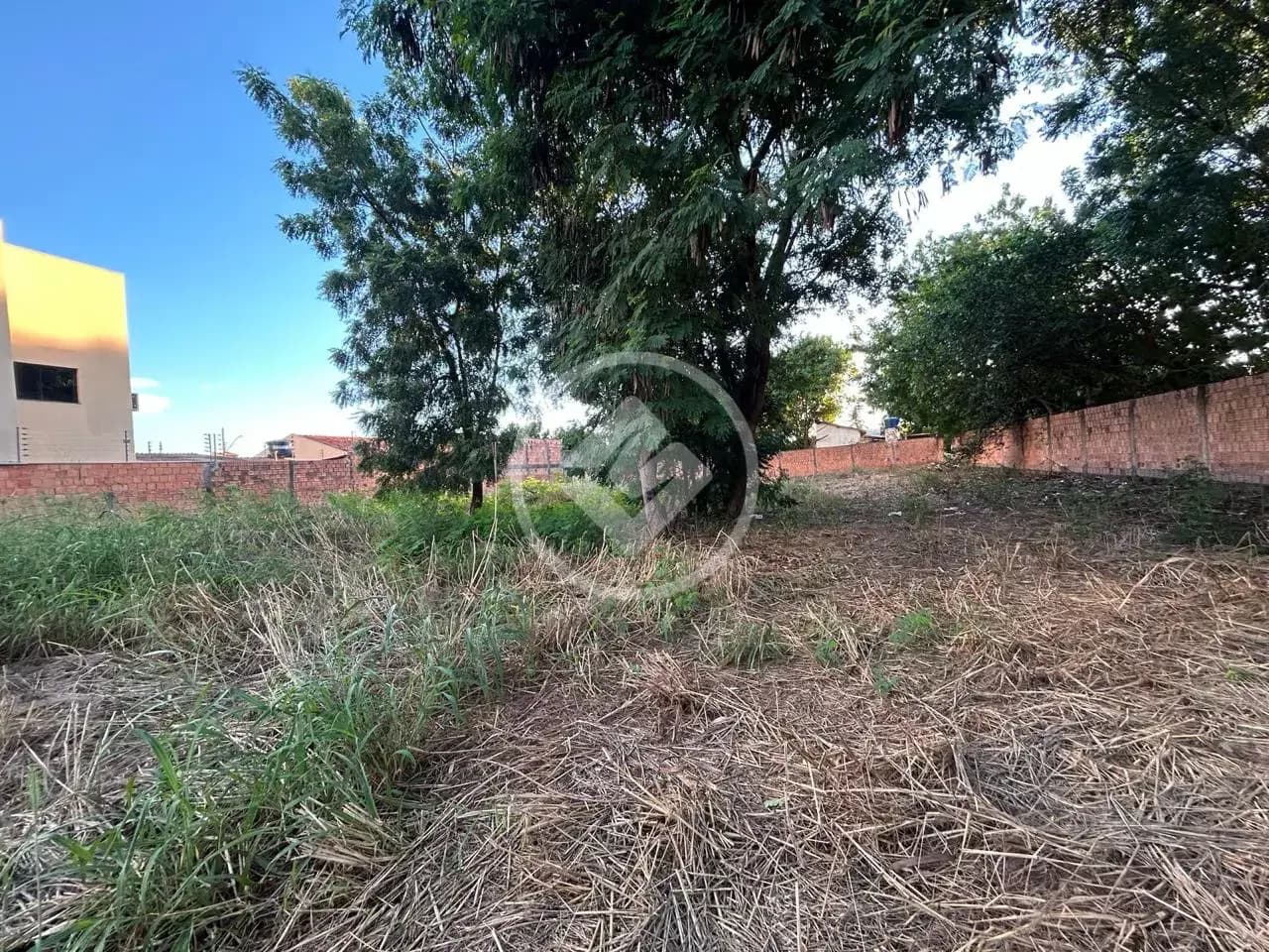 VENDO TERRENO DE ESQUINA NO RESIDENCIAL BURITI (1.358 m²)