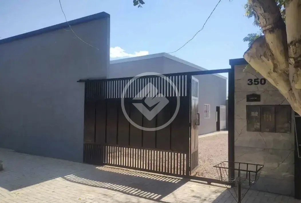 CASA À VENDA COM TERRENO DE 550M2 - VILA CLARION