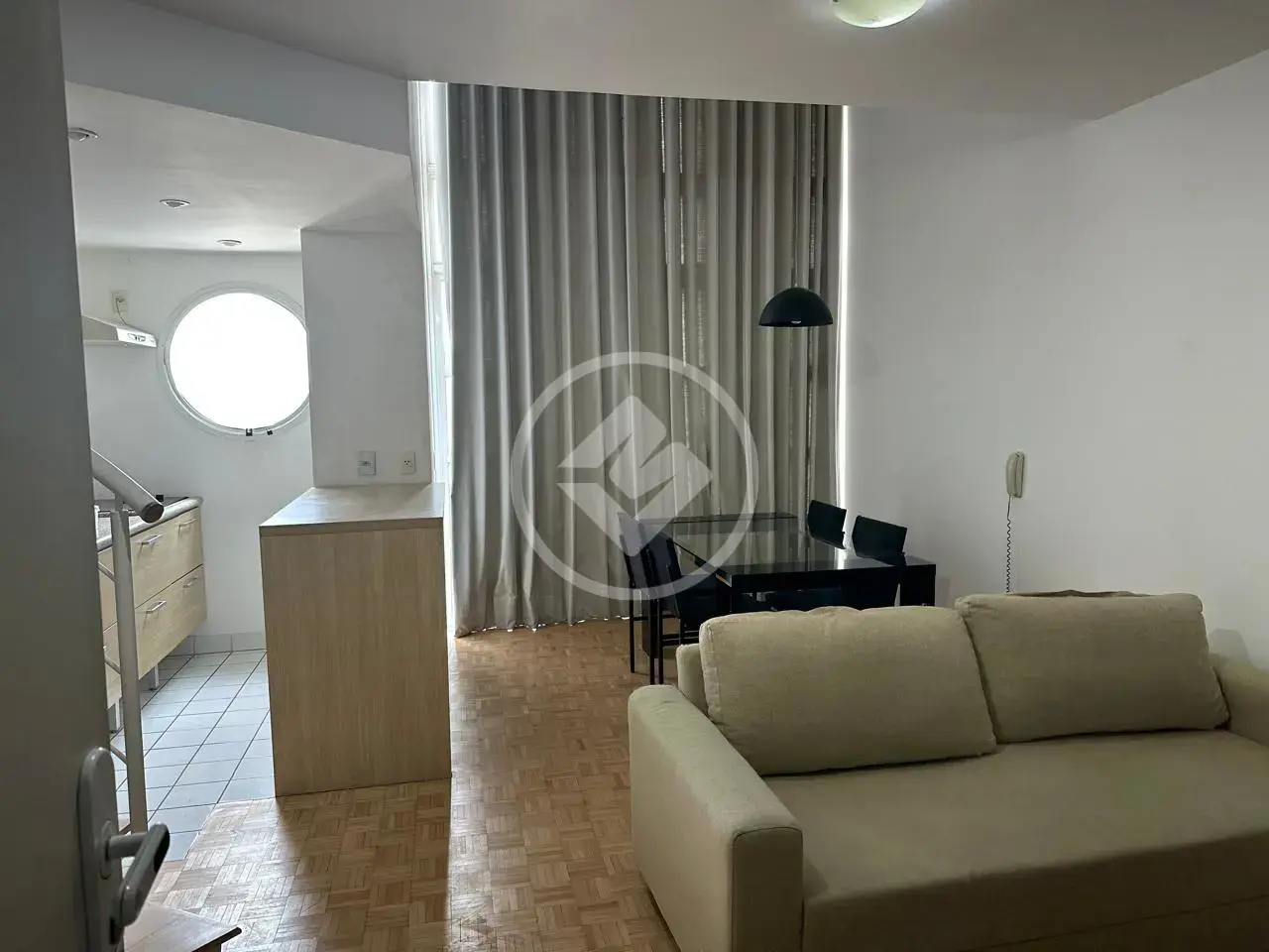 Locação duplex mobiliado no centro de Alphaville