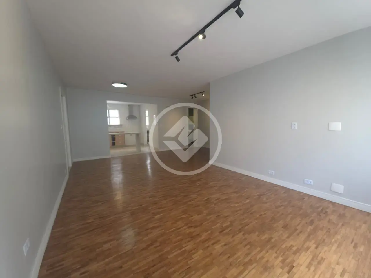 Reformado e Moderno: Morar Bem é Fazer Tudo a Pé: Apartamento de 3 Dorms (1 Suíte com Closet)