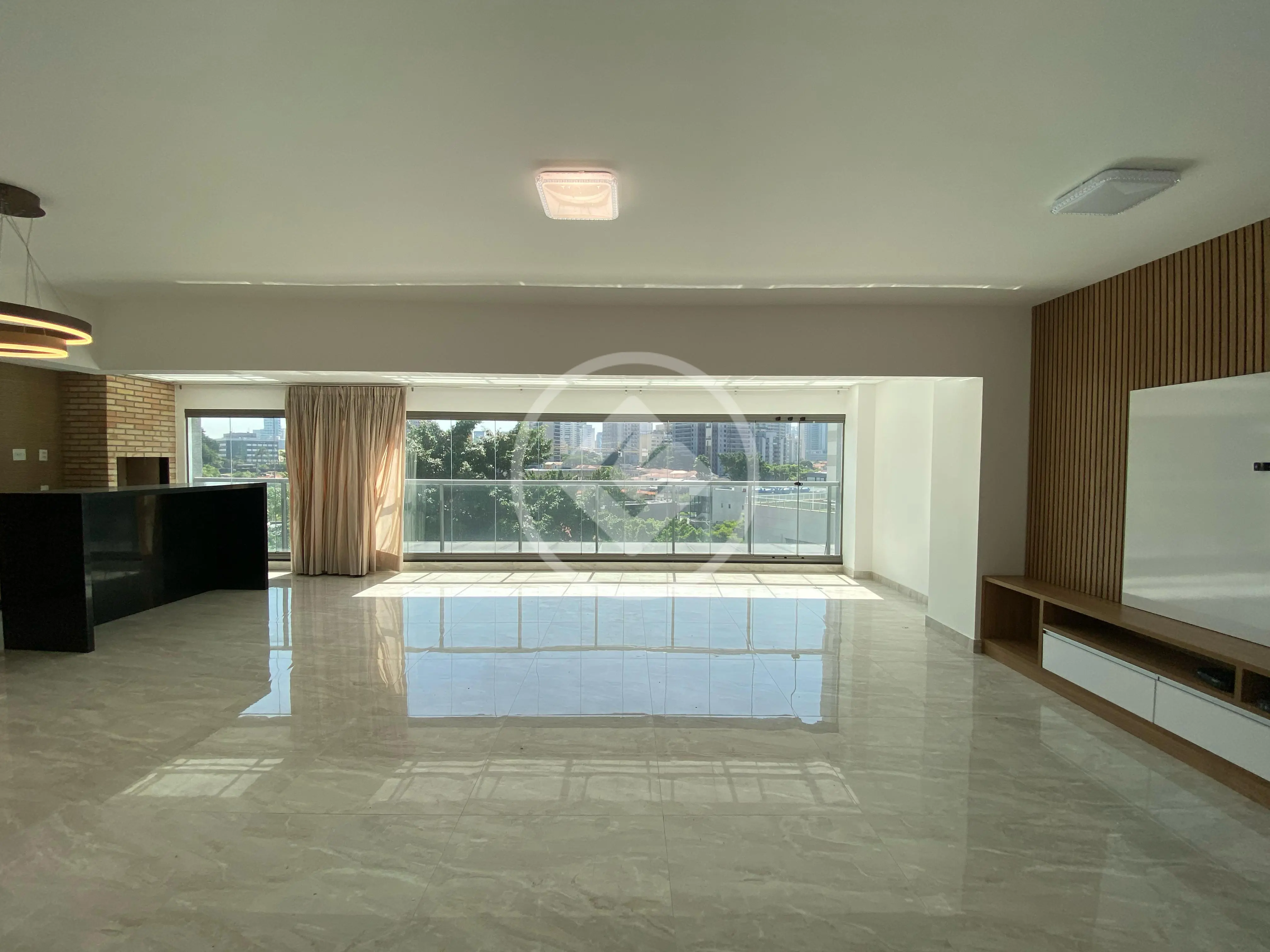 Apartamento Alto Padrão para Venda no Brooklin, 3 Suítes, 5 Banheiros, 3 Vagas de Garagem, 180 m², Área de Lazer Completa