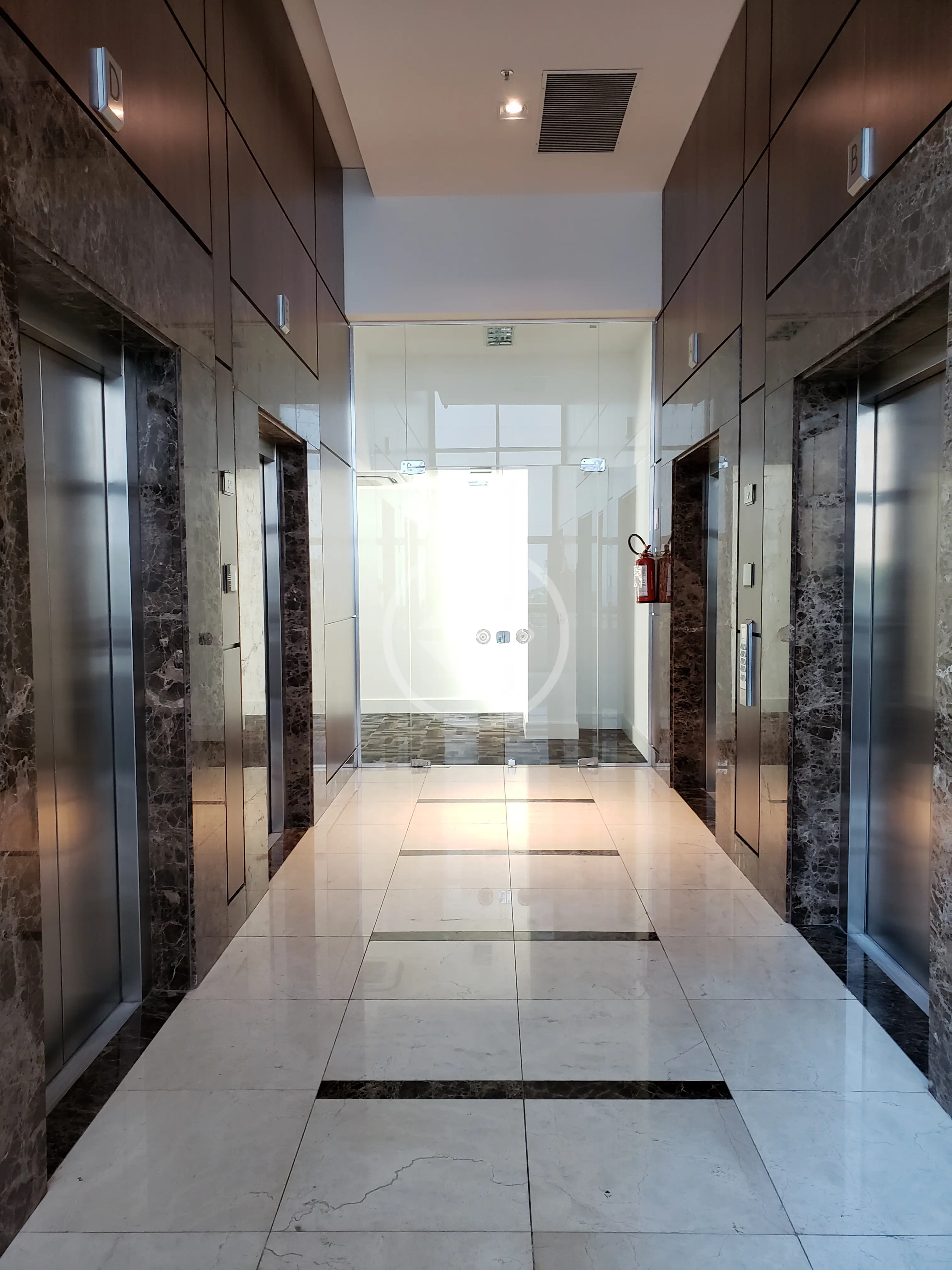 SALA COMERCIAL 476 M², 7 SALAS | 14 VAGAS | CIDADE MONÇÕES/BROOKLIN | LOCAÇÃO