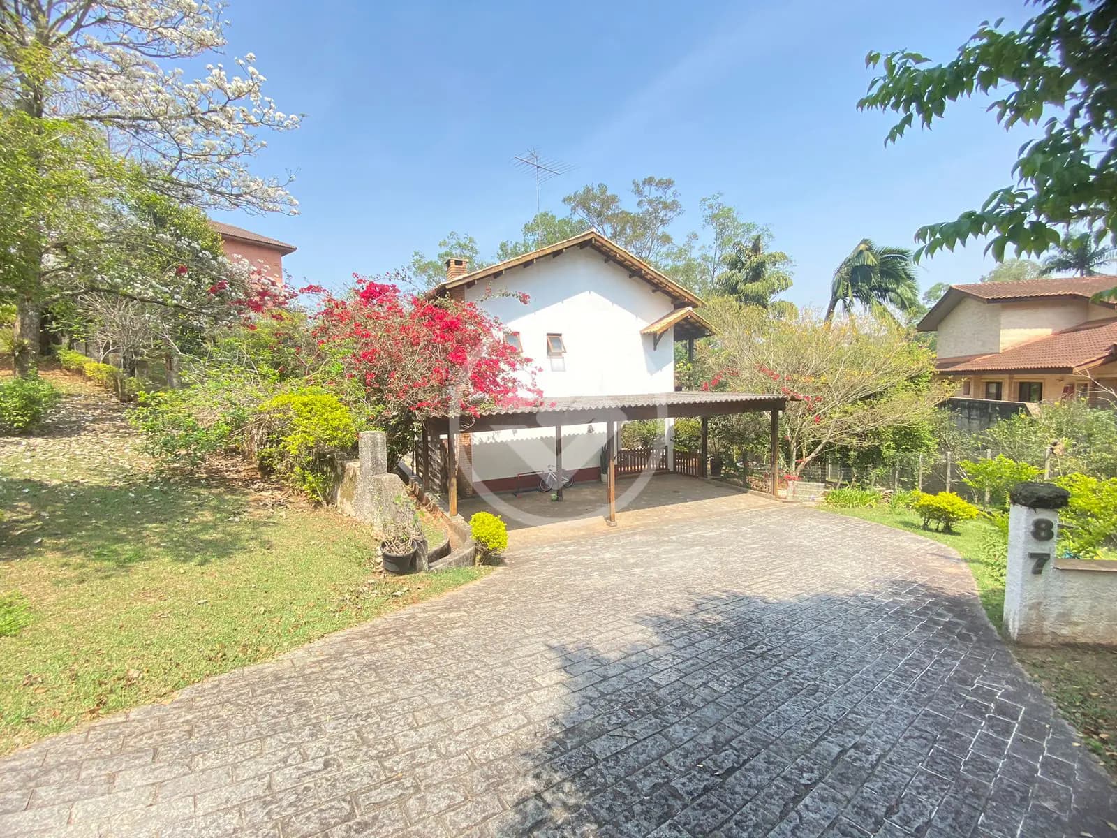Alugo casa na Granja Viana em Condomínio Fechado dentro da Fazendinha - com 3 Suites - km 22 da Raposo Tavares