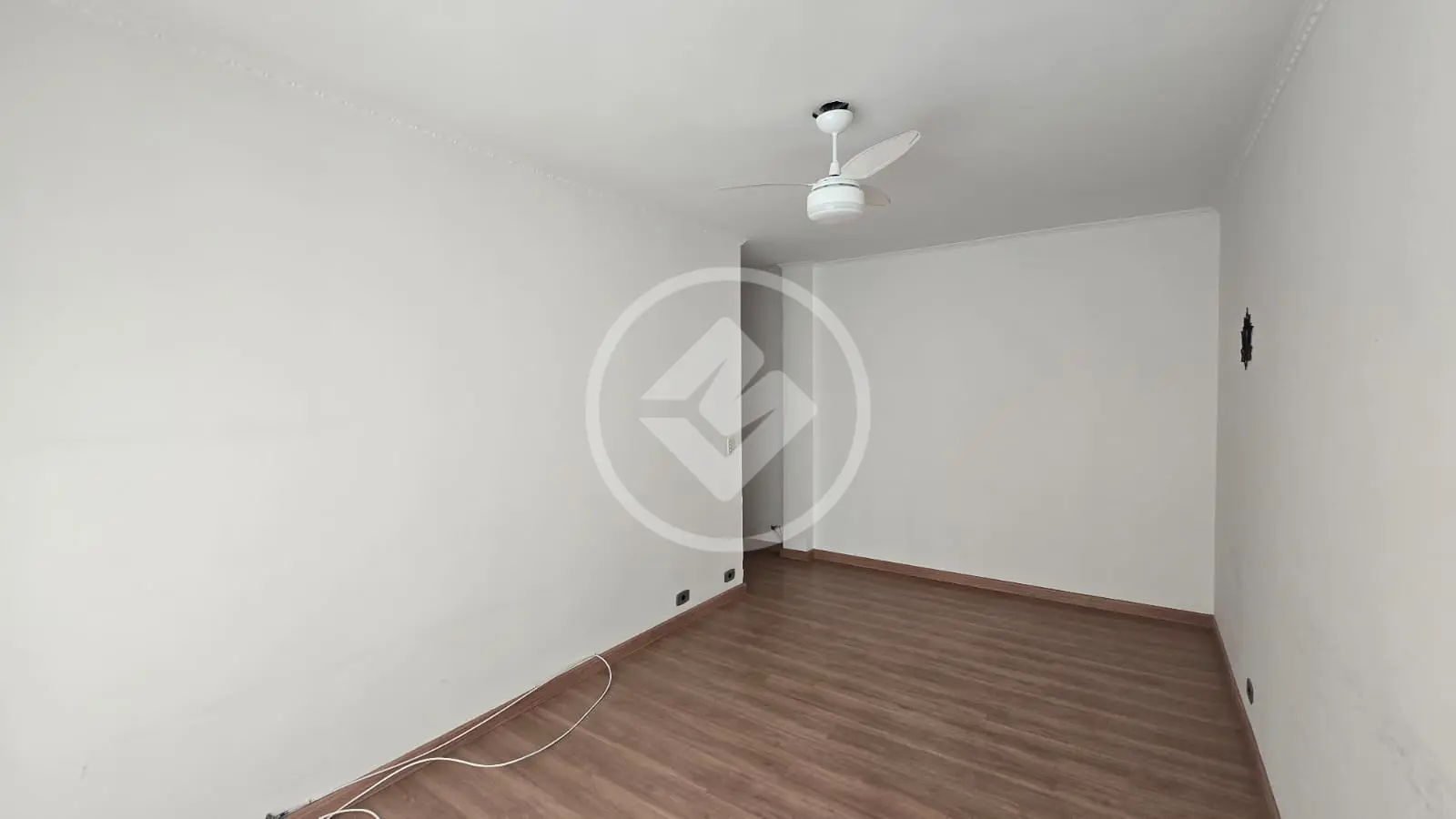 Vendo apartamento 2 dormitórios com suíte em Moema