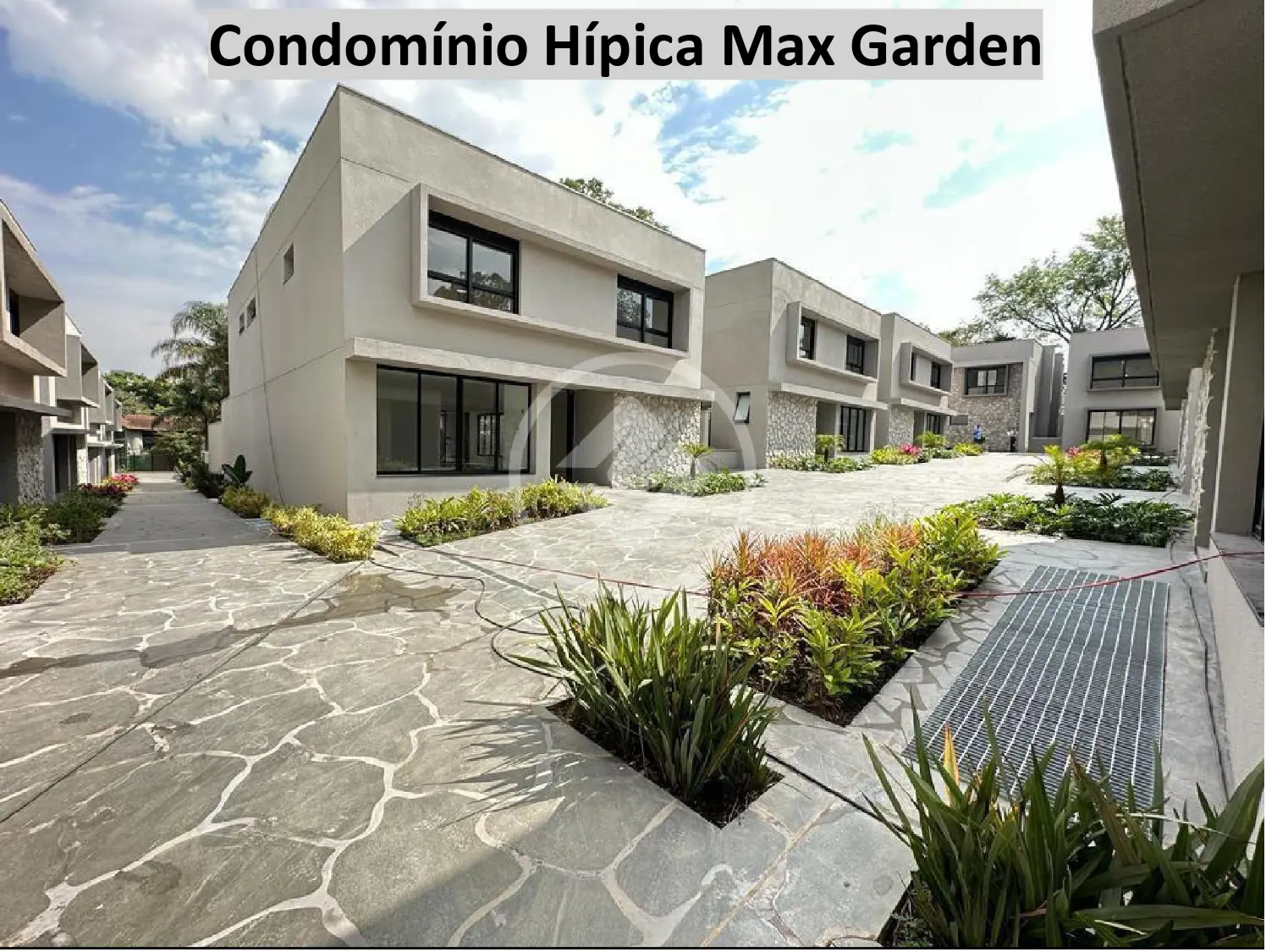 Vendo belíssima casa de condomínio com 4 suítes