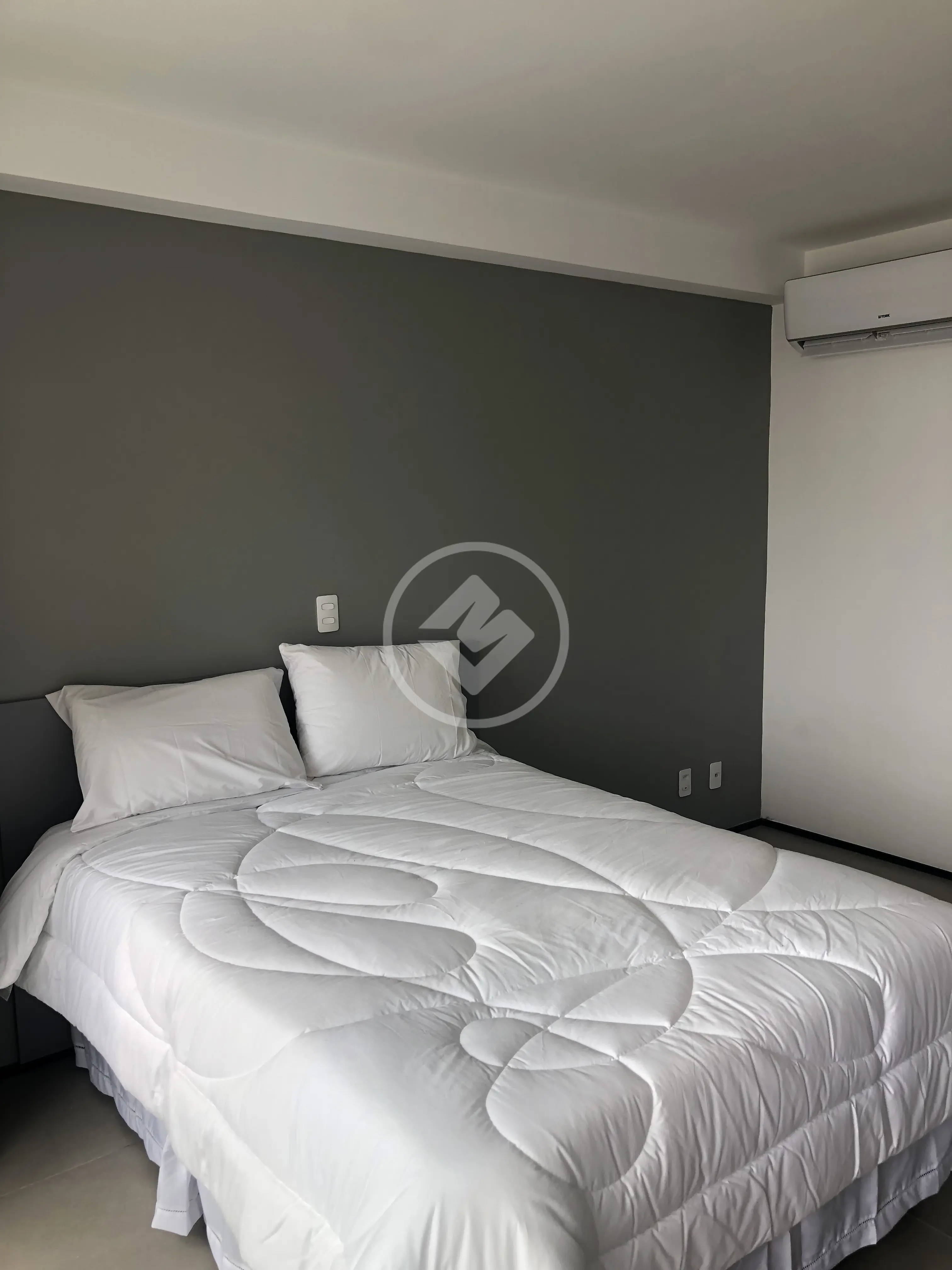 Vendo Studio 25m2, mobiliado, com infraestrutura e perto da estação Eucaliptos